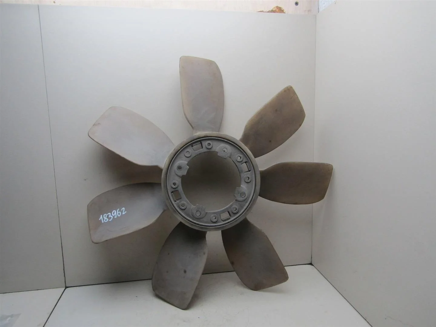 Крыльчатка Toyota Land Cruiser (100) 1998-2007  [1636150040 ]  4.7 32V 2UZFE в Вологде