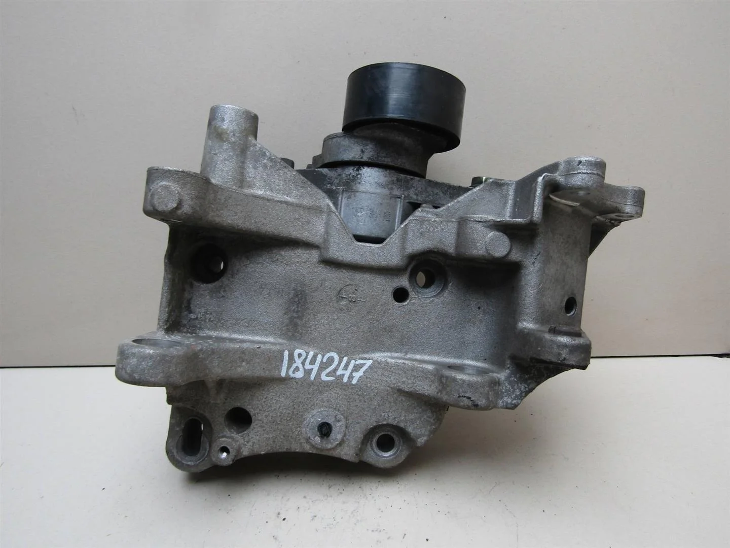 Кронштейн генератора Peugeot 206 1998-2012  [5706J2]  1.4 8V KFW в Вологде