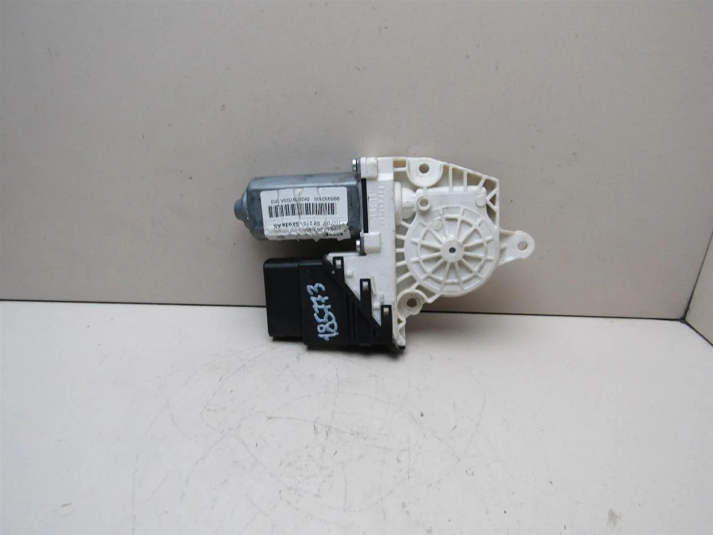 Моторчик стеклоподъемника Skoda Octavia (A5 1Z-) 2004-2013  [5K0959703ASK3 ]  1,8T CDAB в Вологде