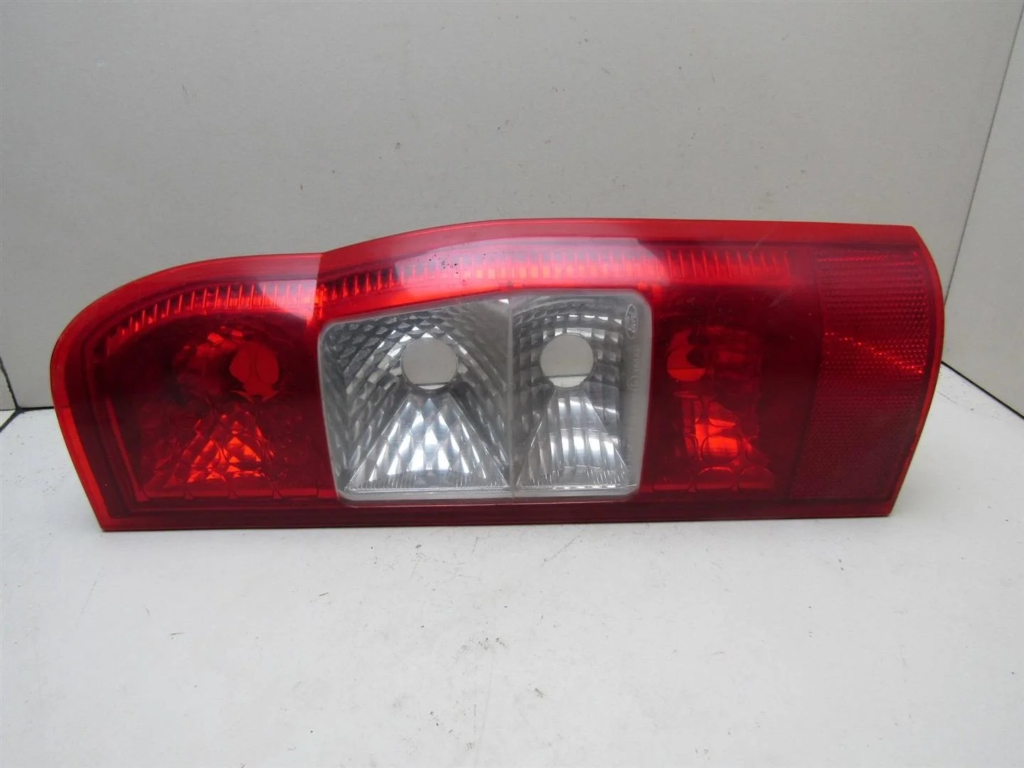 Фонарь задний правый Ford Transit 2006-2013  [1435880]  2.2 16V QVFA в Вологде