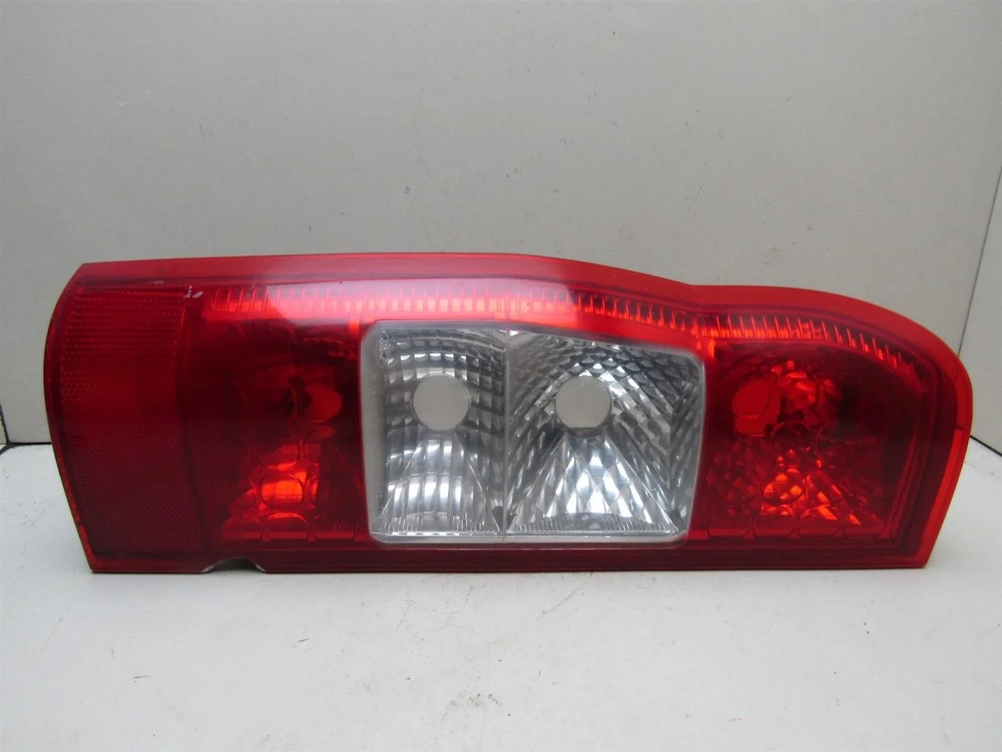 Фонарь задний левый Ford Transit 2006-2013  [1435881]  2.2 16V QVFA в Вологде