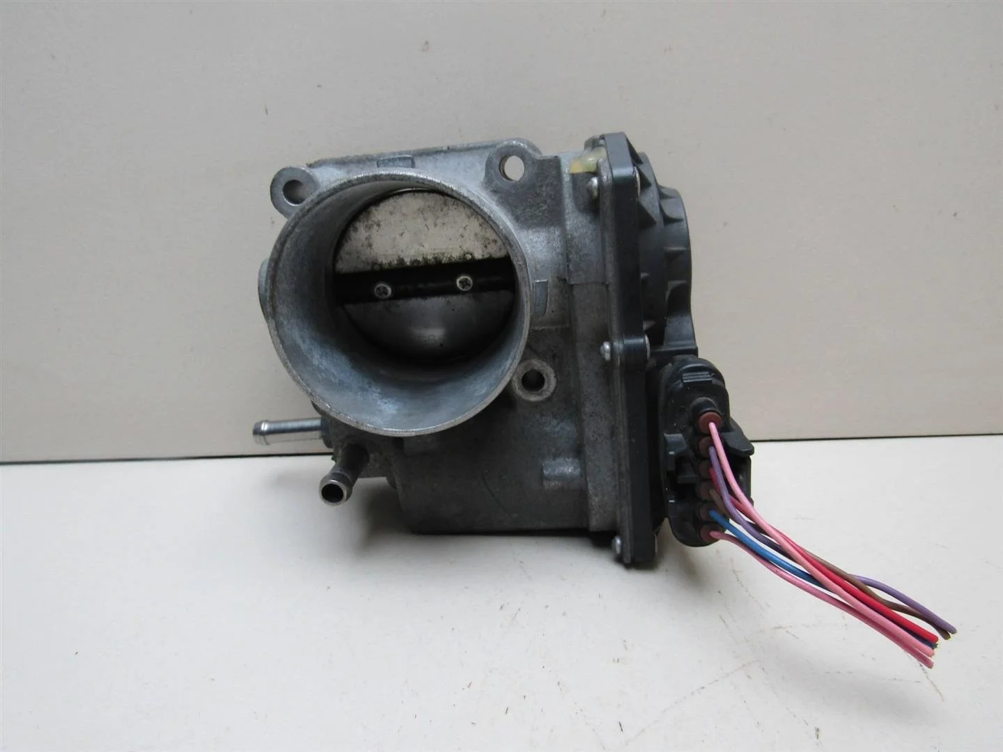 Заслонка дроссельная Toyota Corolla E15 2006-2013  [2203037010]  в Вологде