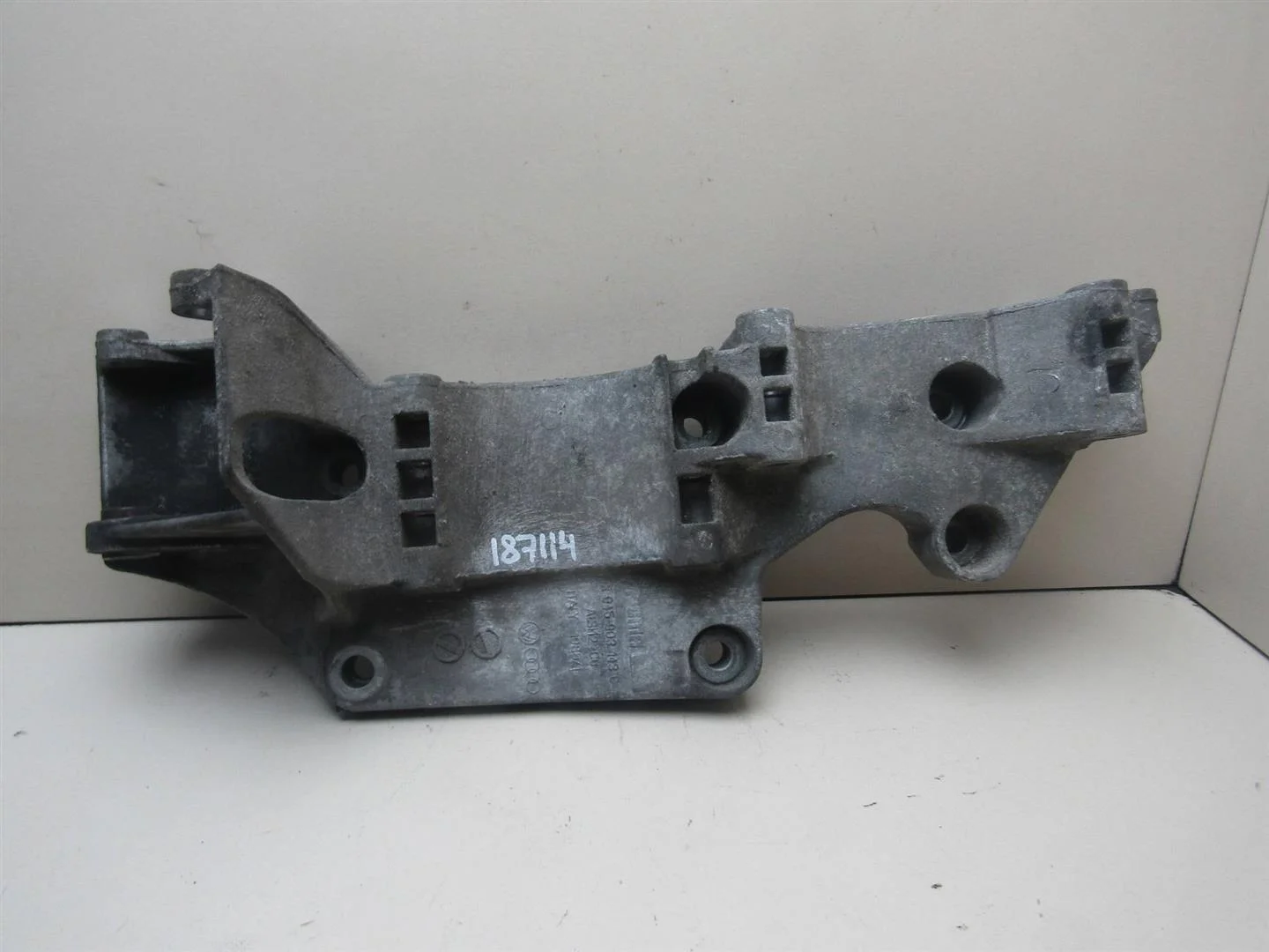 Кронштейн генератора VW Transporter T5 2003-2015  [045903141C]  1.9 в Вологде
