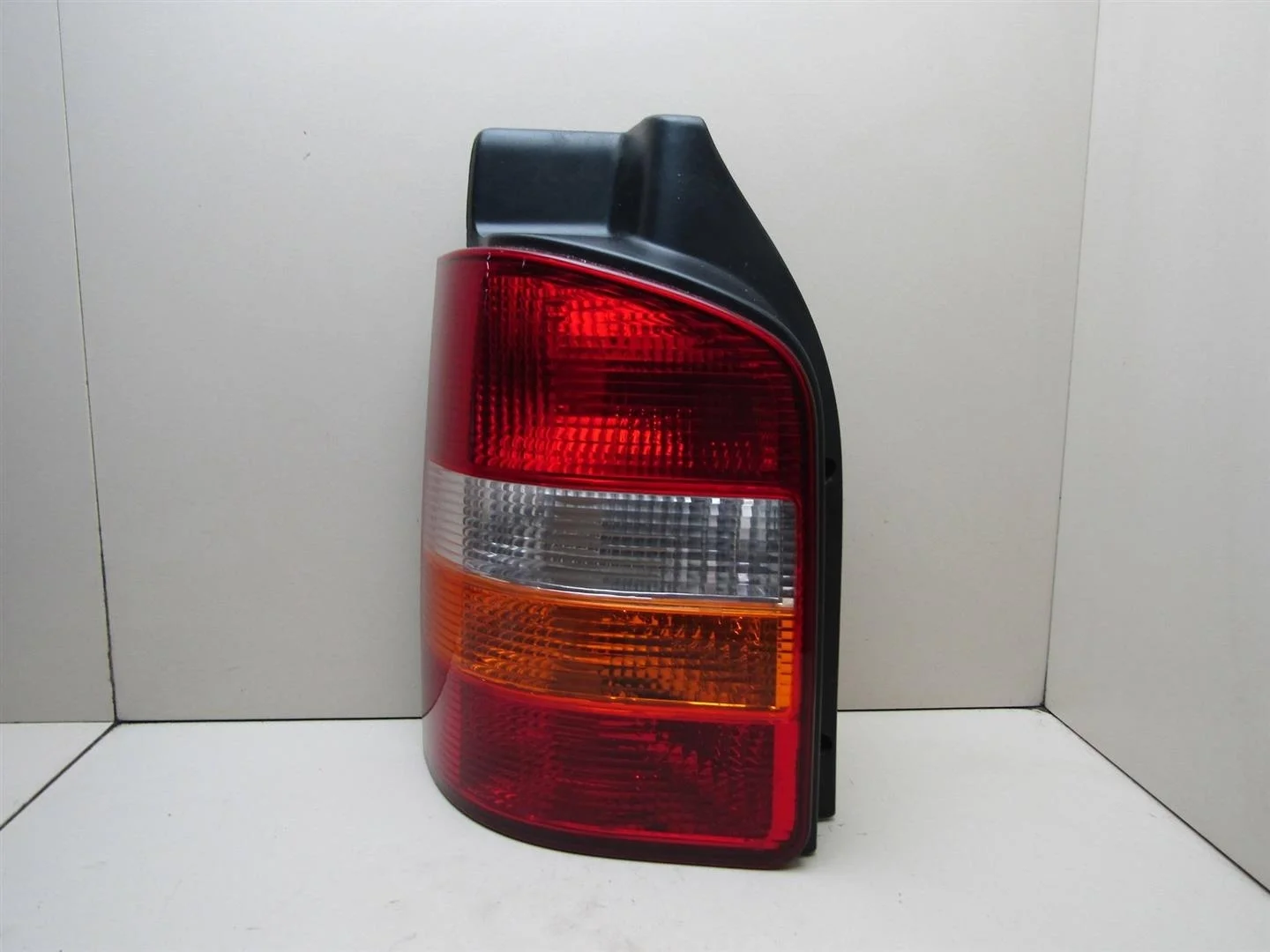 Фонарь задний левый VW Transporter T5 2003-2015  [7H0945095K]  в Вологде