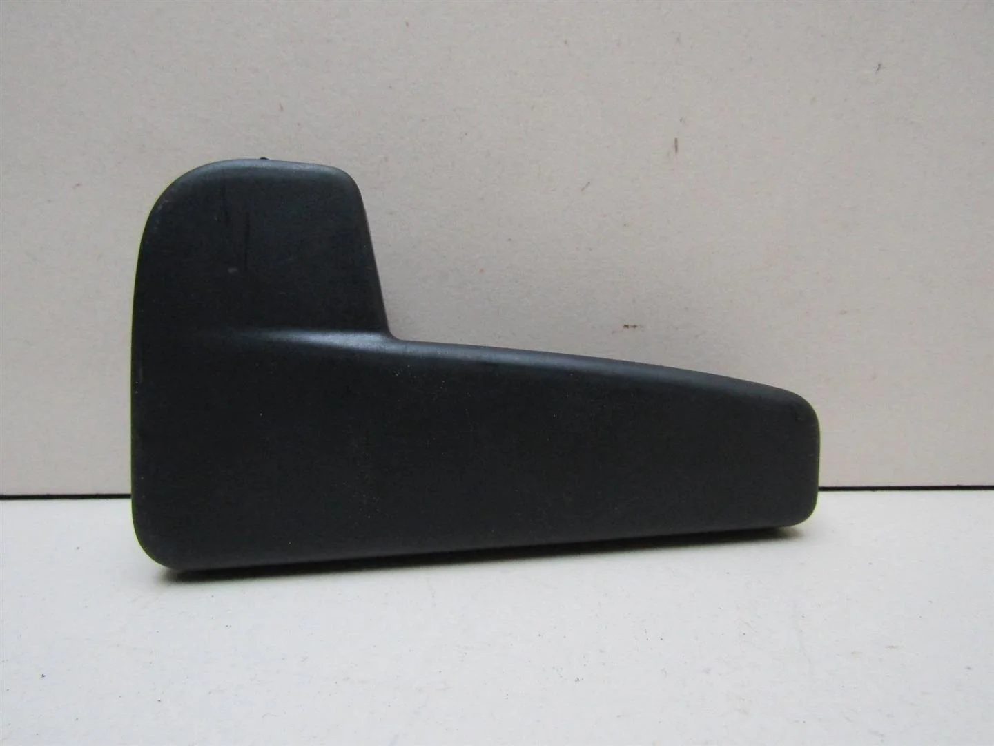 Ручка открывания капота Skoda Rapid 2013-2020  [6R1823533]  в Вологде