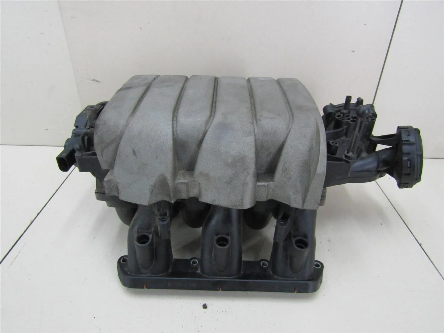 Коллектор впускной Audi A6 (C6,4F) 2005-2011  [06E133201L]  2.4 24V BDW в Вологде