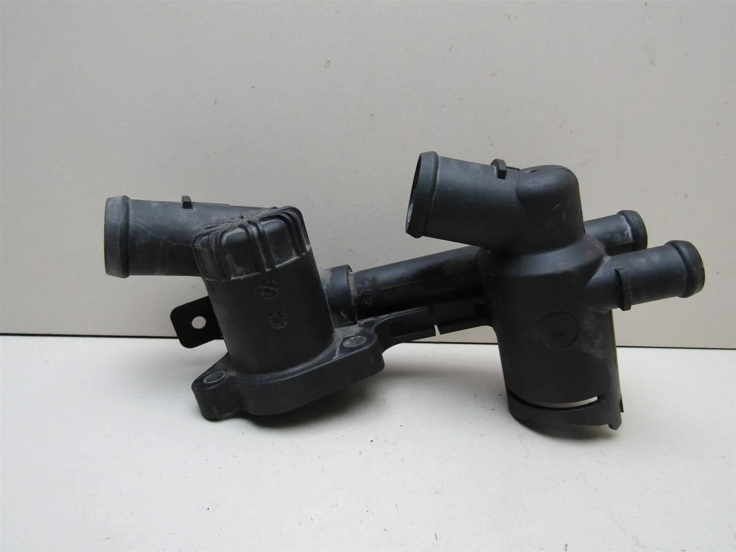Корпус термостата VW Golf VI 2009-2012  [03F121111A]  1.2 8V CBZ в Вологде