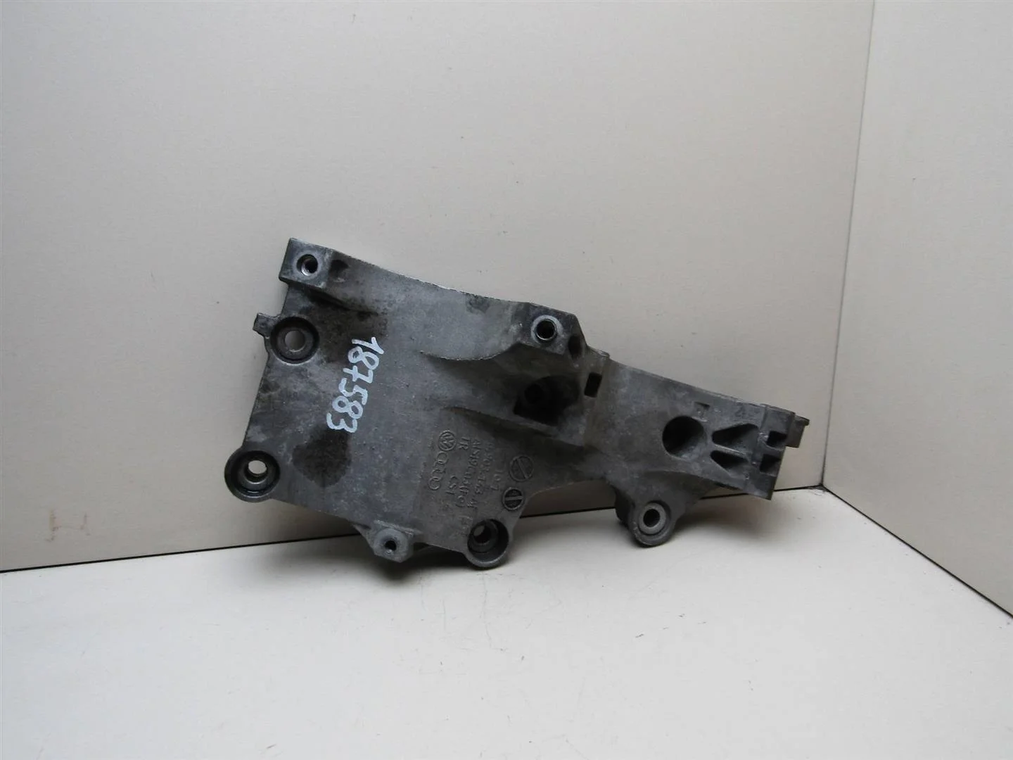 Кронштейн генератора VW Passat (B6) 2005-2010  [038903143AF]  1.9 2.0 в Вологде