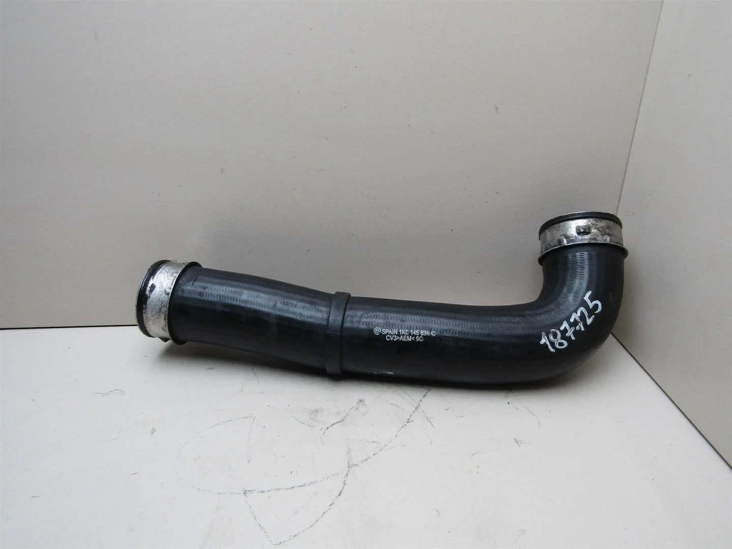 Патрубок интеркулера Skoda Octavia (A5 1Z-) 2004-2013  [1K0145838C]  1.9 TDI в Вологде