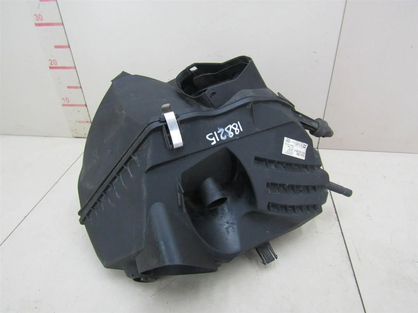 Корпус воздушного фильтра Audi A6 (C6,4F) 2005-2011  [4F0133835E]  2.4 BDW в Вологде