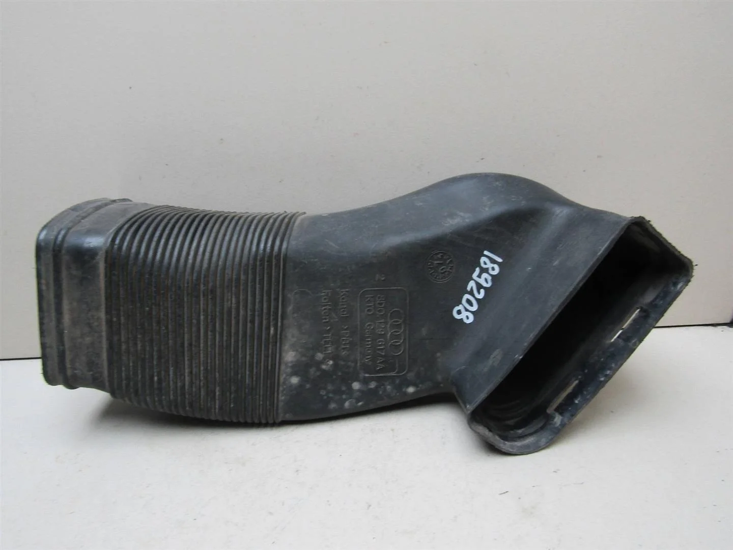 Воздуховод Audi A6 (C5) 1997-2004  [8D0129617AA]  2.4 V6 ALF в Вологде
