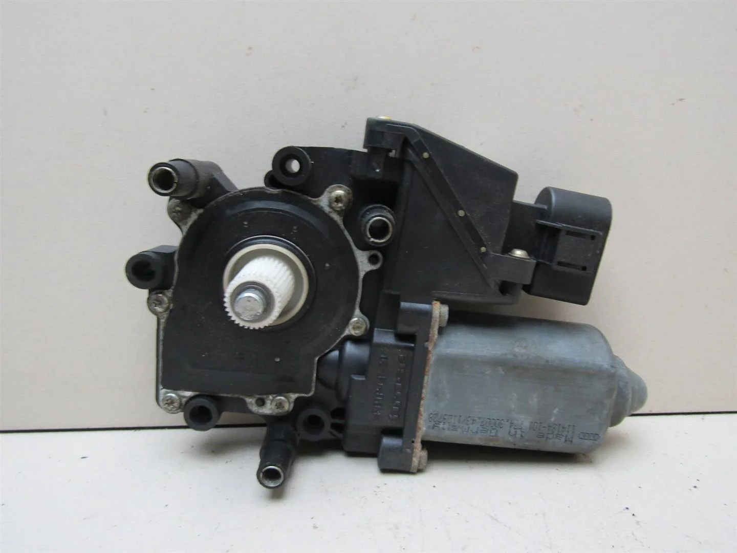 Моторчик стеклоподъемника Audi A6 (C5) 1997-2004  [4B0959801B]  2.4 V6 ALF в Вологде