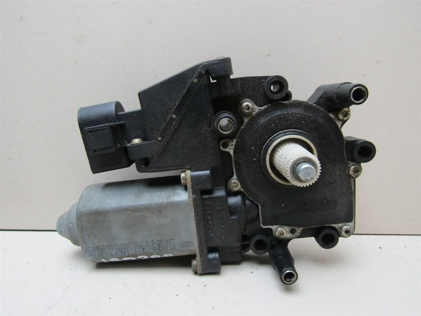 Моторчик стеклоподъемника Audi A6 (C5) 1997-2004  [4B0959802B]  2.4 V6 ALF в Вологде