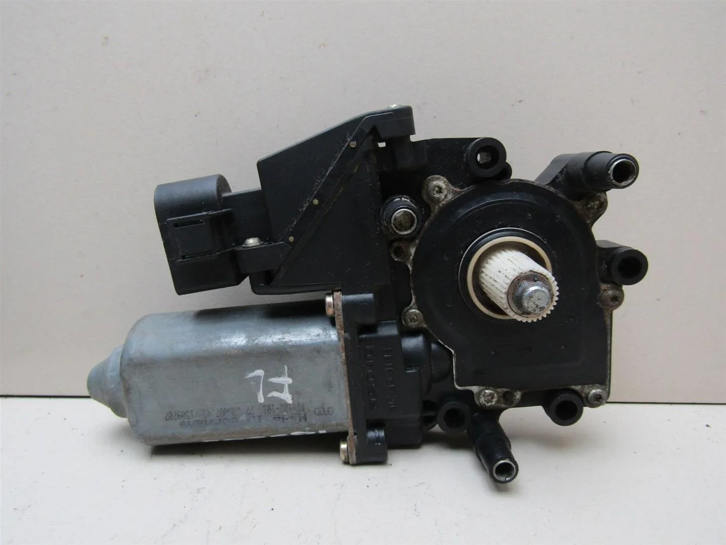 Моторчик стеклоподъемника Audi A6 (C5) 1997-2004  [4B0959801E]  2.4 V6 ALF в Вологде