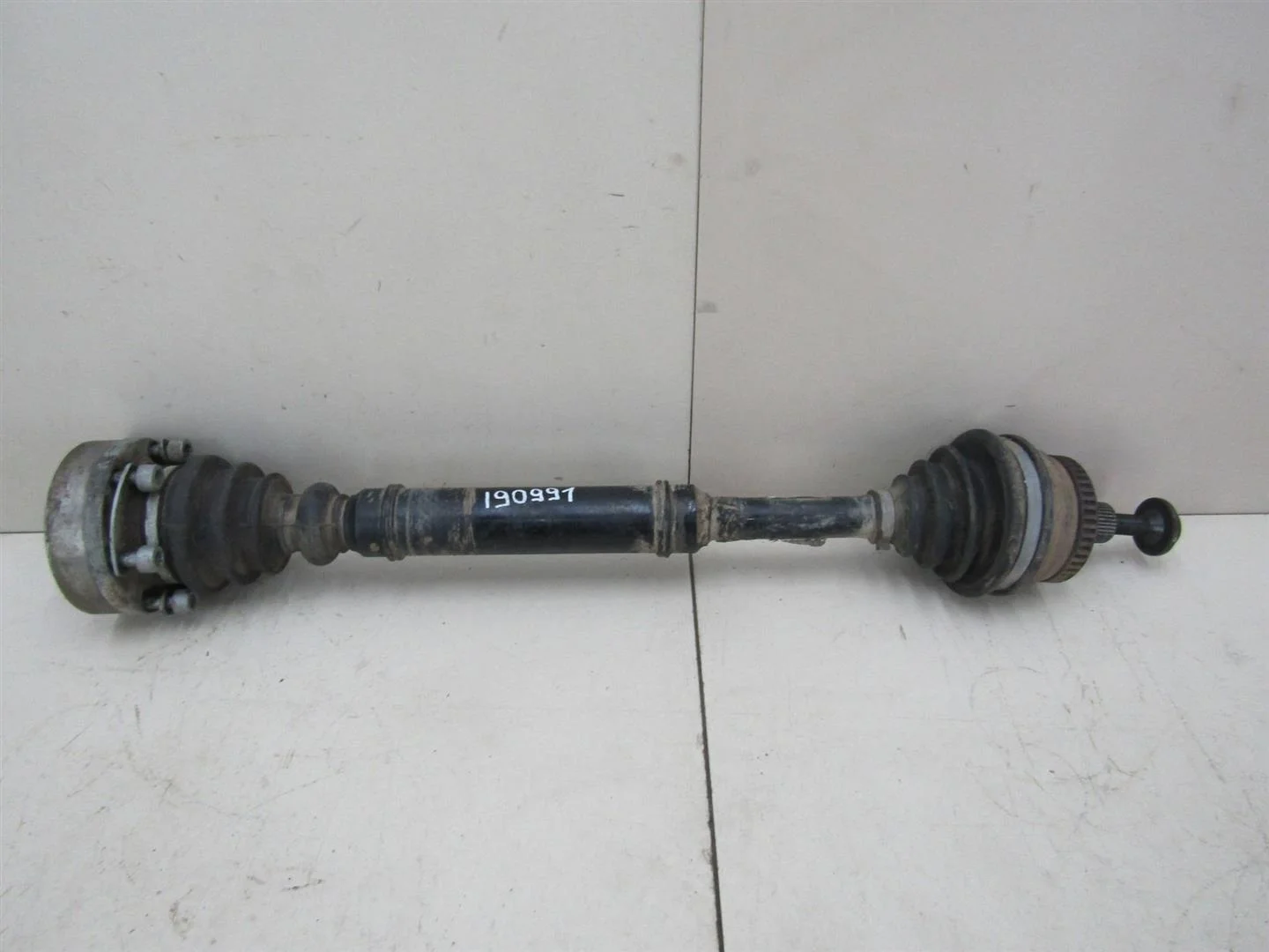 Полуось передняя правая VW Passat (B5) 1996-2000  [8D0407452AX ]  1.8 в Вологде