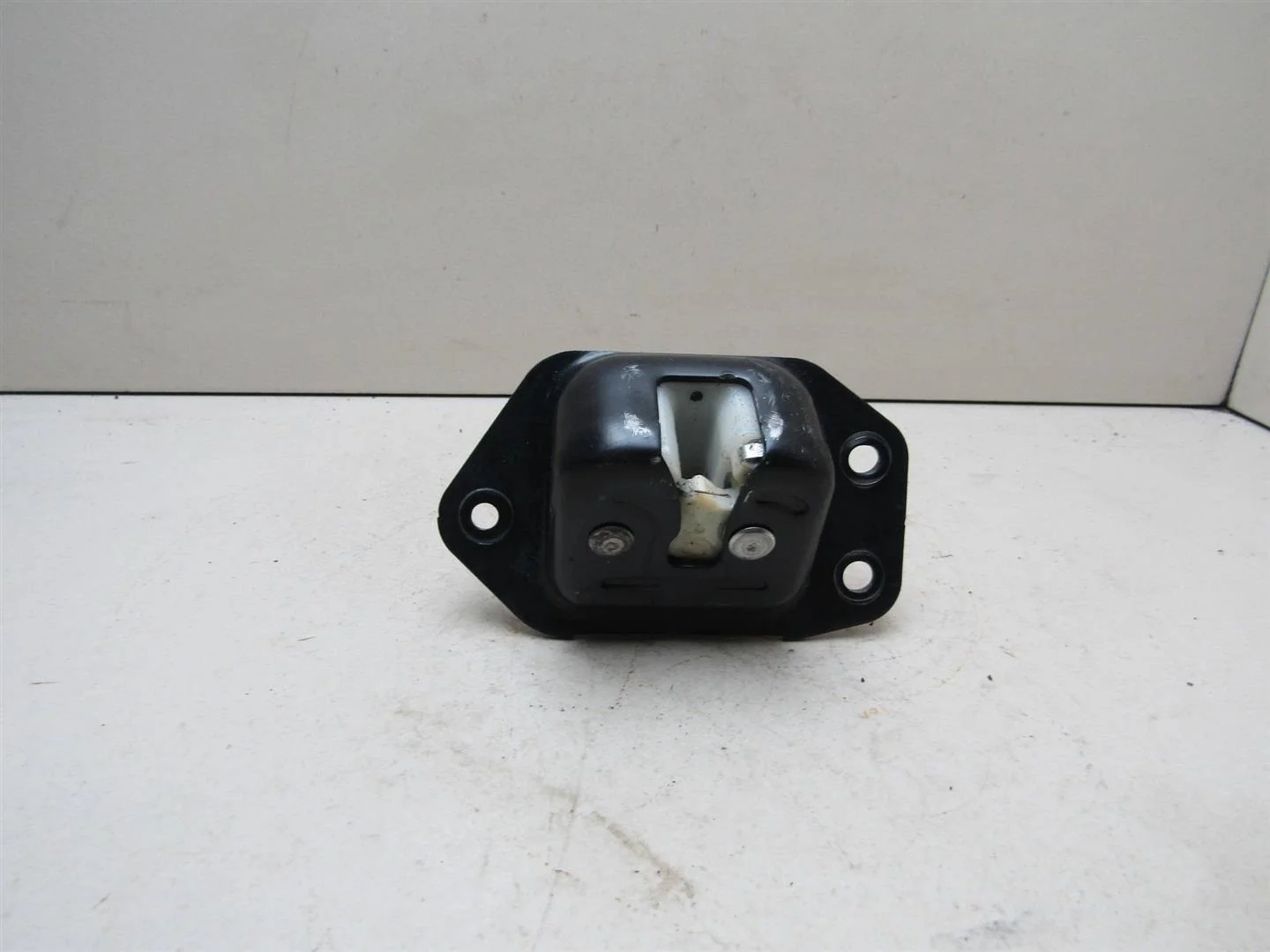 Замок багажника Nissan Note (E11) 2006-2013  [90502EN00A]  в Вологде