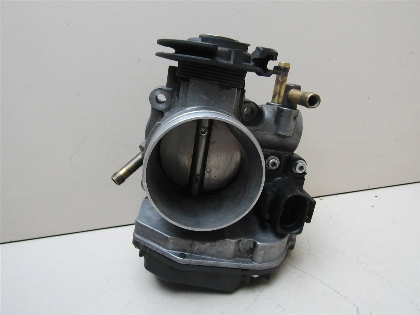 Заслонка дроссельная Skoda Octavia (A4 1U-) 2000-2011  [06A133064J]  1.6 AKL в Вологде