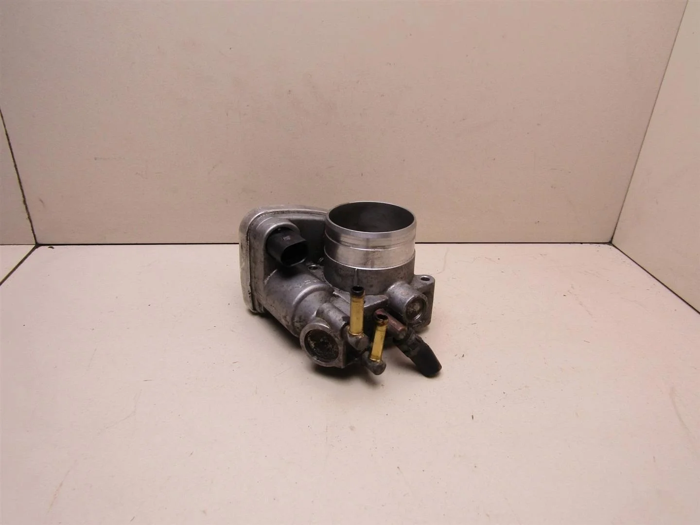 Заслонка дроссельная Skoda Octavia (A5 1Z-) 2004-2013  [06A133062AT]  1.6 8V BSE в Вологде