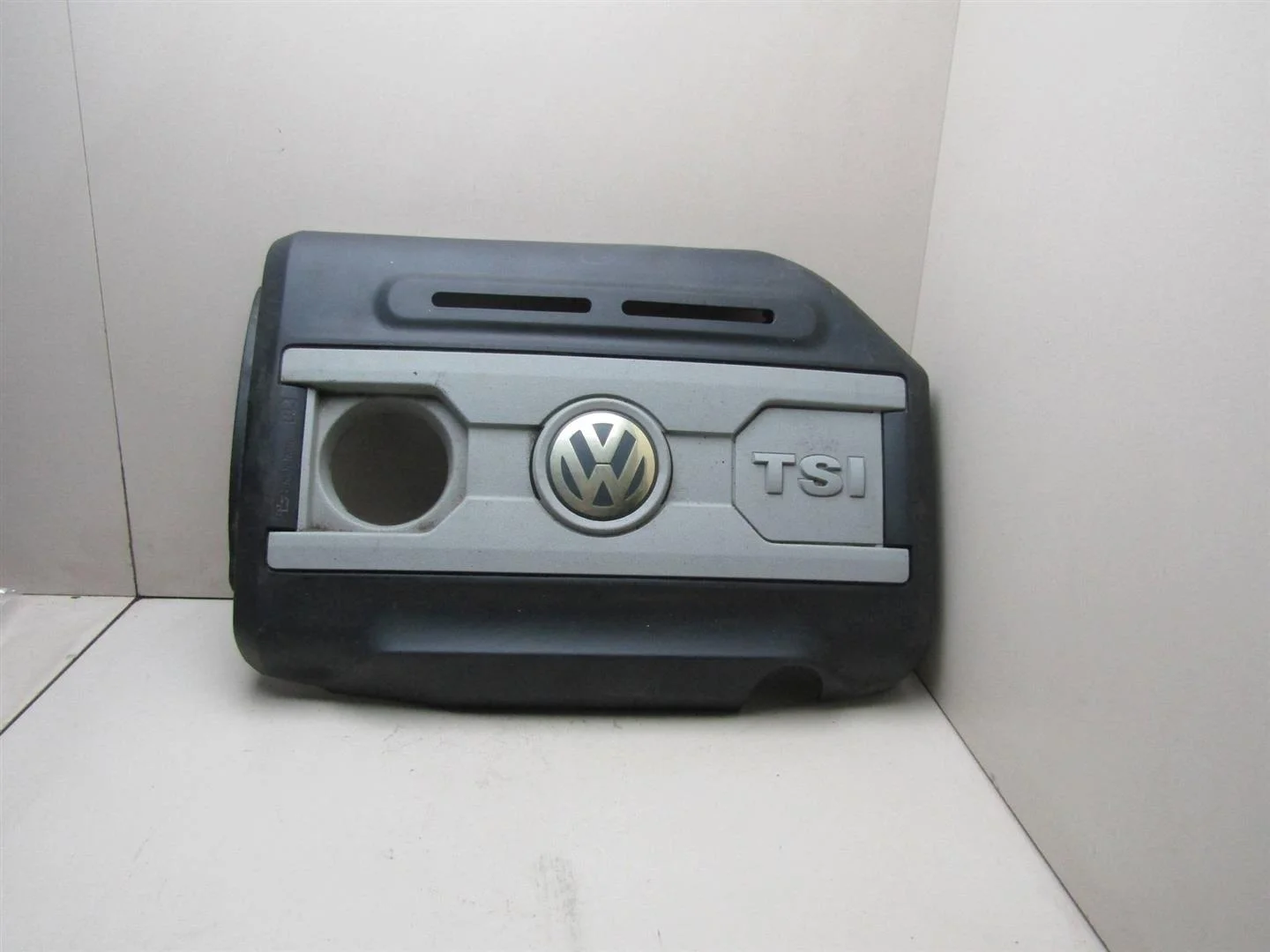 Накладка декоративная VW Passat (B6) 2005-2010  [06J103925H]  1.8 2.0 в Вологде