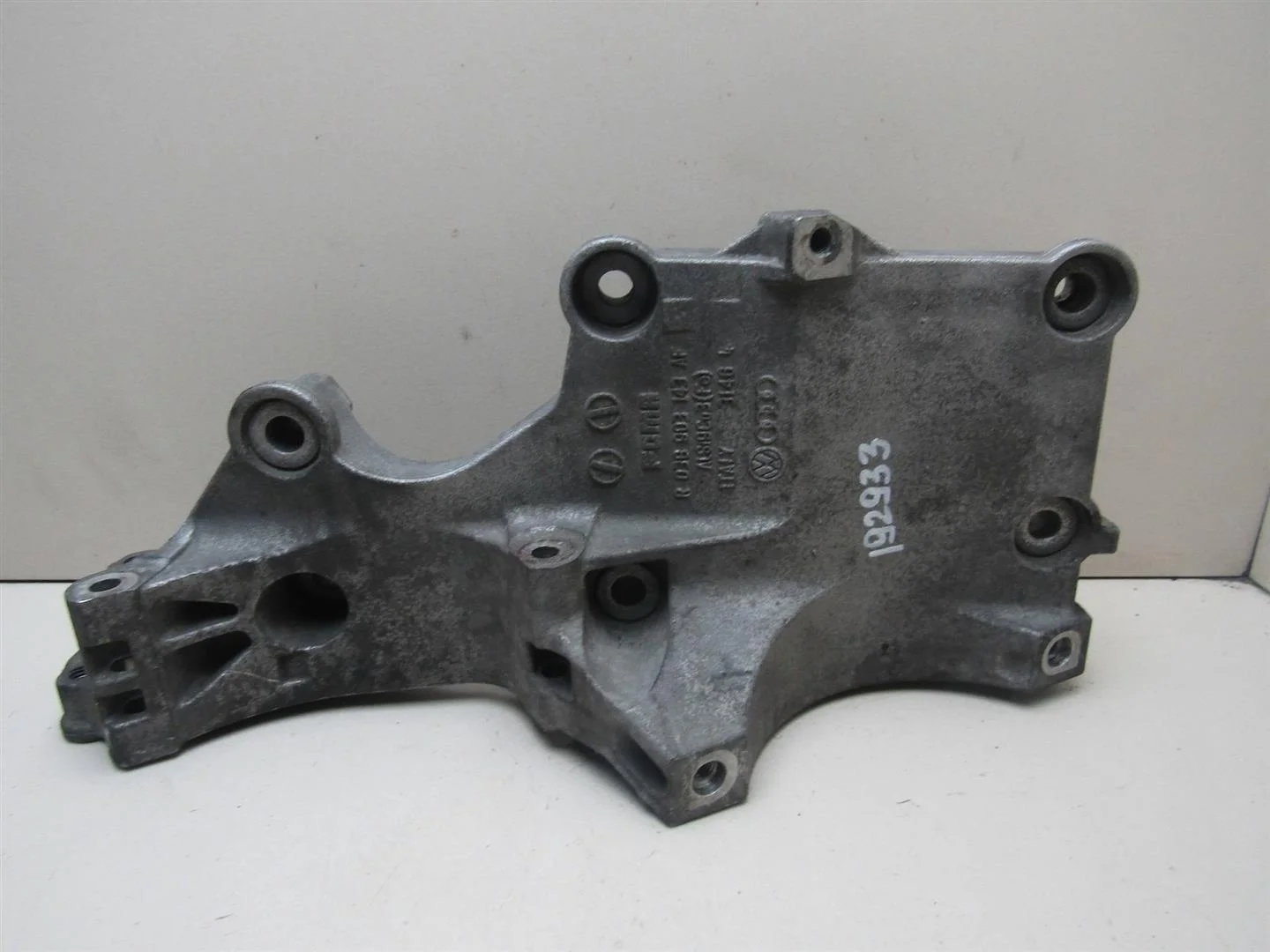 Кронштейн генератора VW Passat (B6) 2005-2010  [038903143AF]  1.9 2.0 в Вологде
