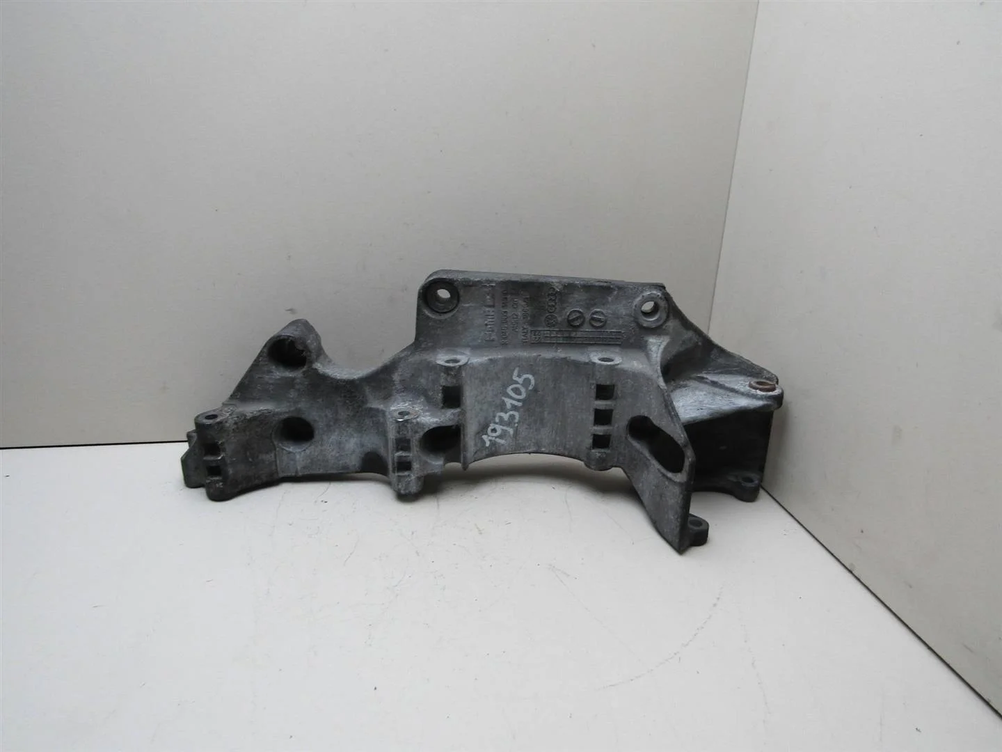 Кронштейн генератора VW Transporter T5 2003-2015  [045903141C]  1.9 в Вологде