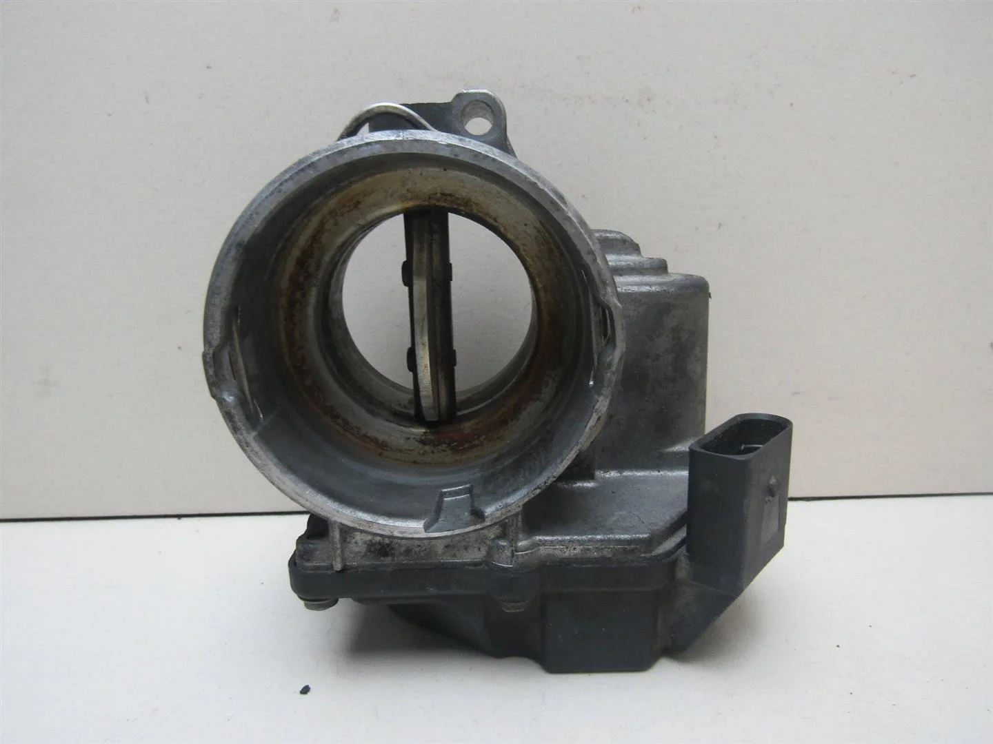 Заслонка дроссельная VW Passat (B6) 2005-2010  [03G128063Q]  1.9 2.0 в Вологде