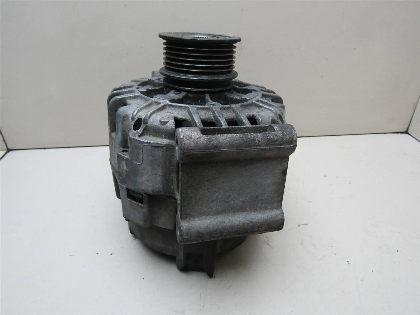Генератор VW Passat (B6) 2005-2010  [06D903016A]  1.8 2.0  в Вологде