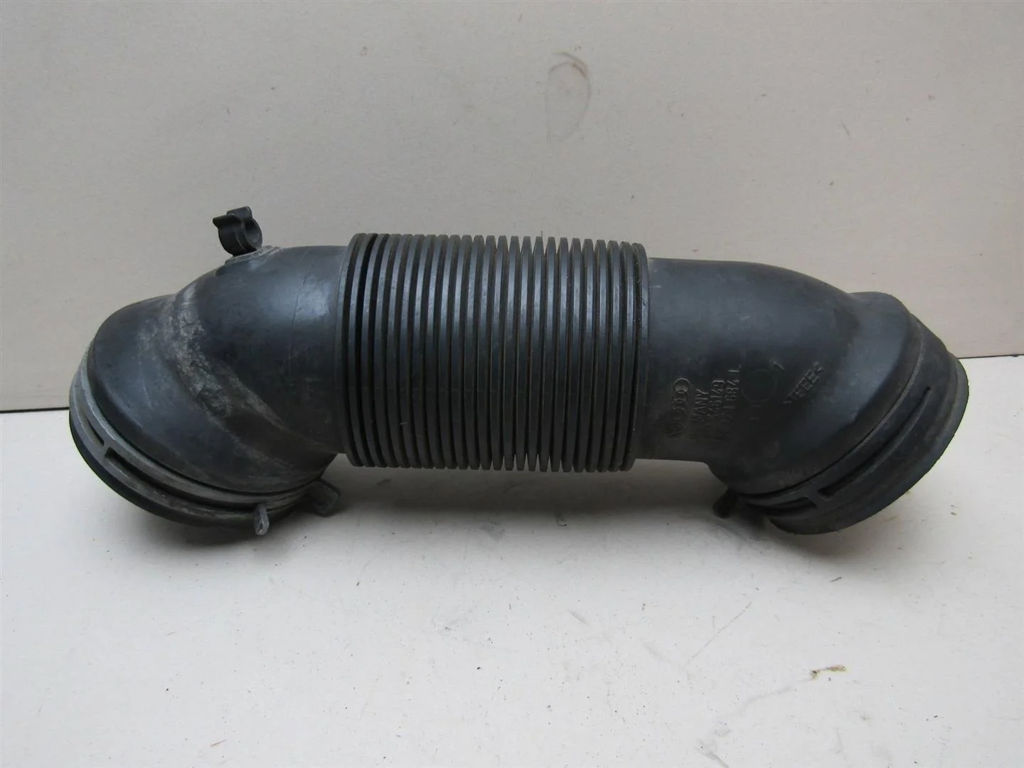 Патрубок воздушного фильтра VW Passat (B6) 2005-2010  [1K0129684L]  1.8 в Вологде