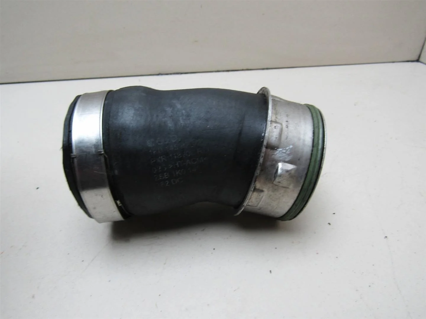 Патрубок интеркулера VW Passat (B6) 2005-2010  [1K0145828AC]  1.8 / 2.0 в Вологде