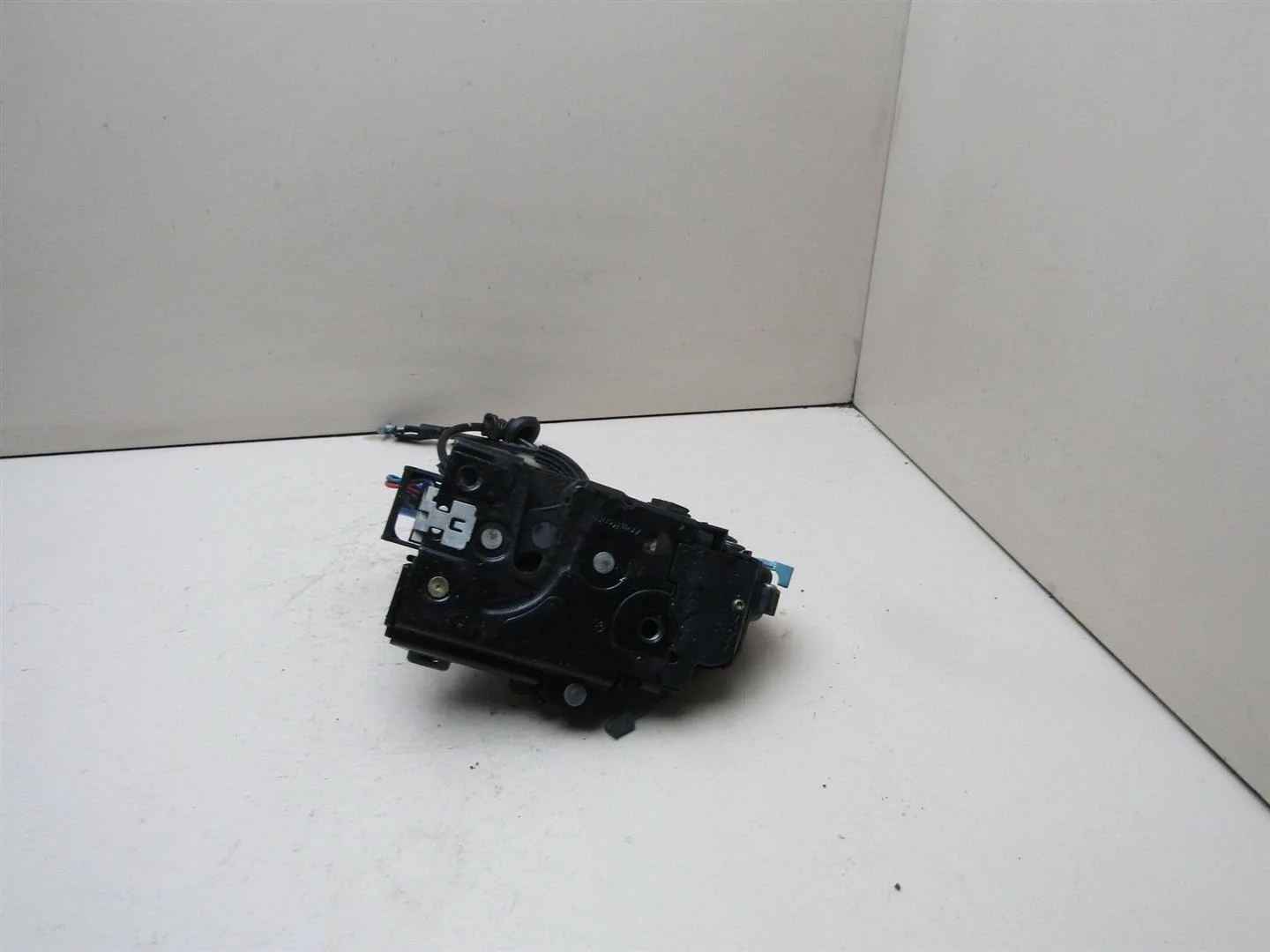 Замок двери задней правой VW Golf V 2003-2009  [7L0839016]  в Вологде