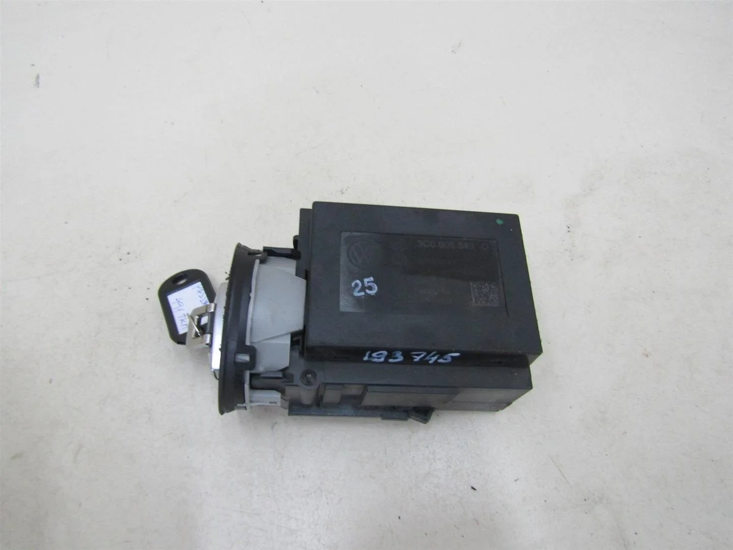 Замок зажигания VW Passat (B6) 2005-2010  [3C0905843Q]  в Вологде