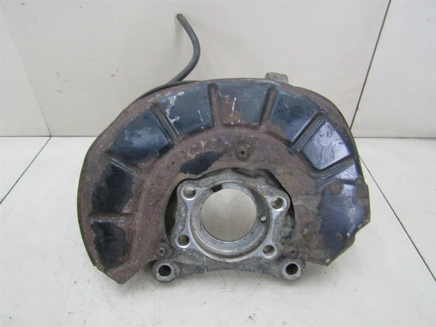 Кулак поворотный передний левый VW Passat (B6) 2005-2010  [3C0407253F]  в Вологде