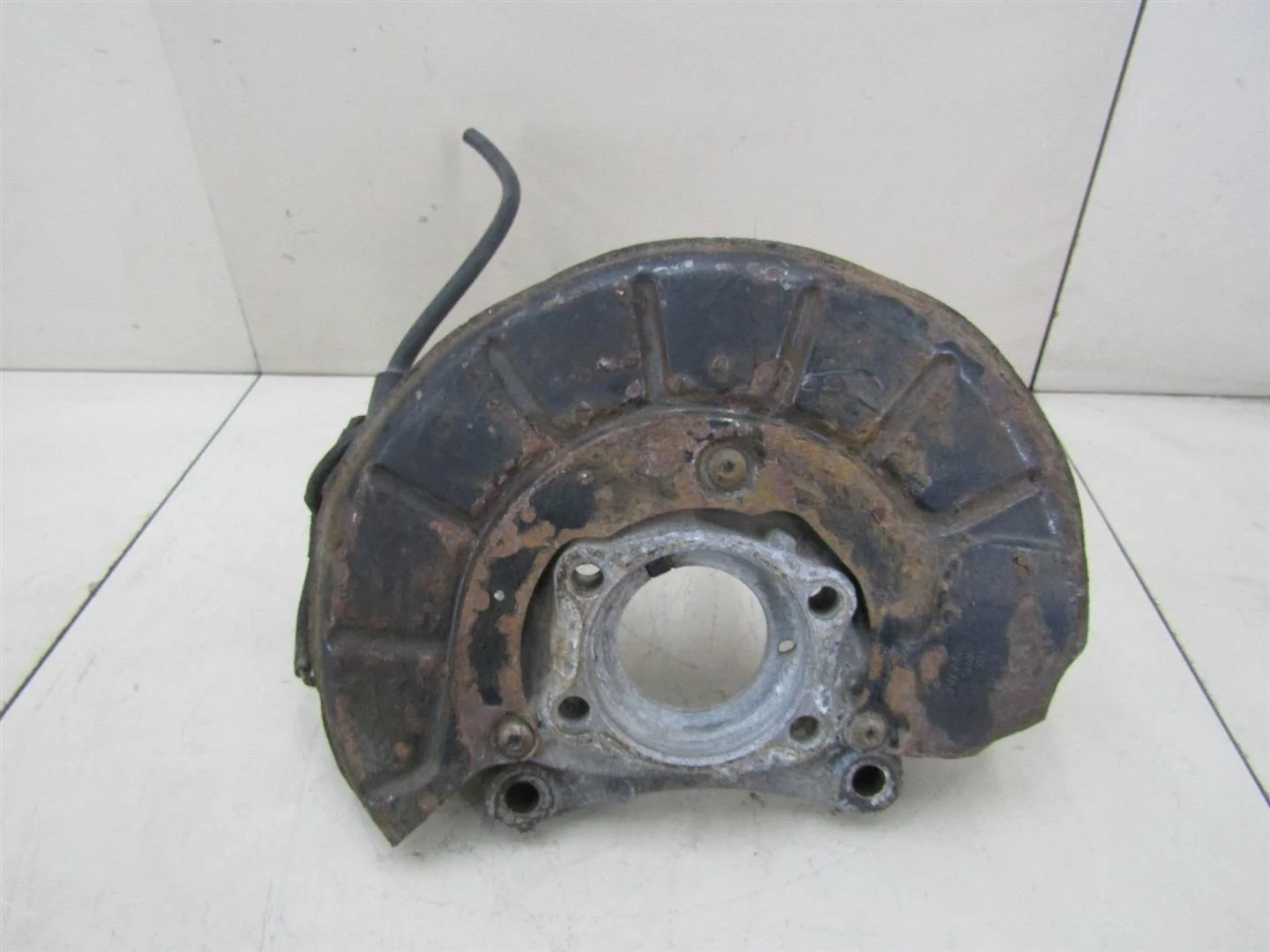 Кулак поворотный передний левый VW Passat (B6) 2005-2010  [3C0407253F]  в Вологде