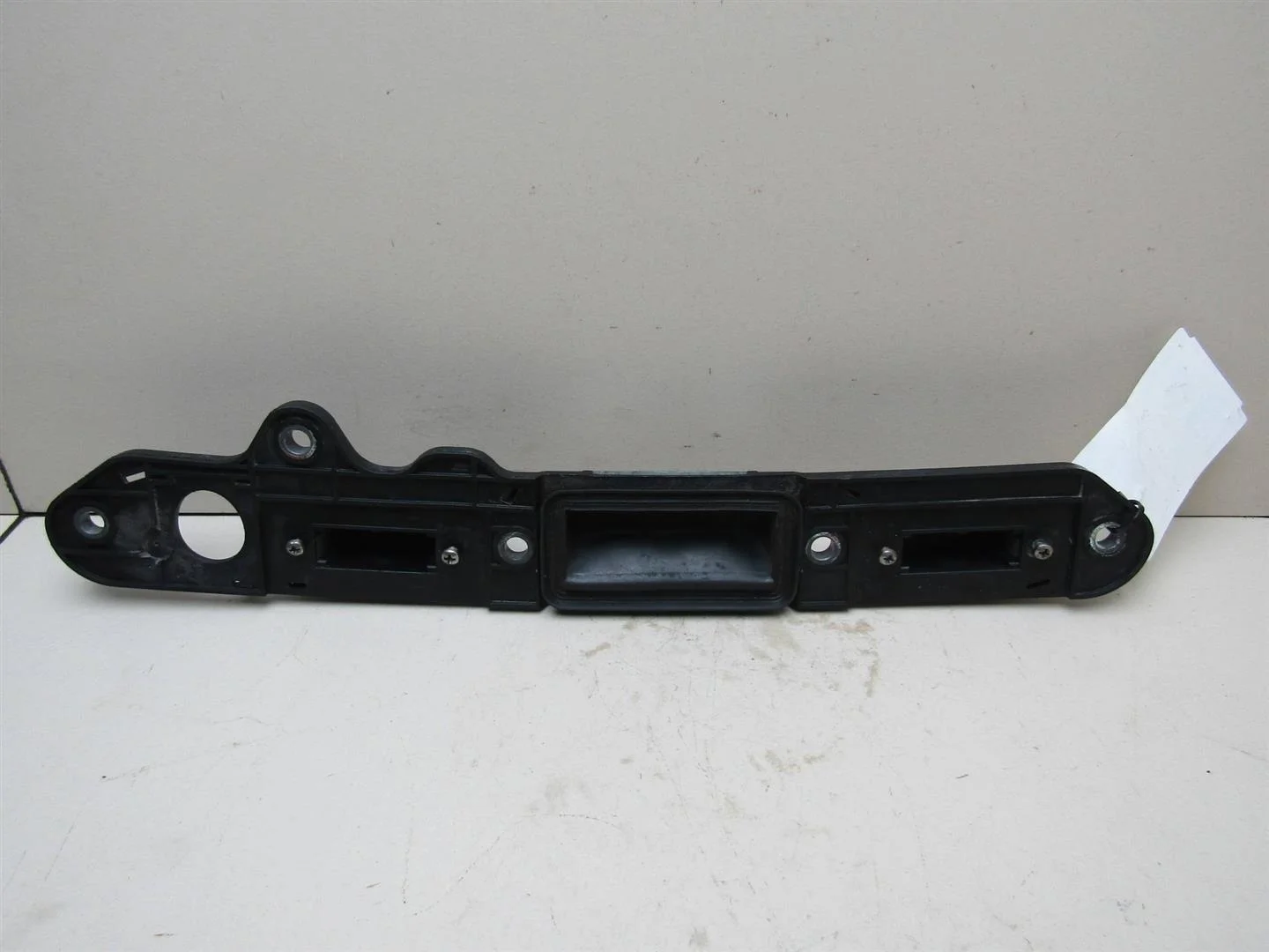 Кнопка открывания багажника VW Touran 2003-2010  [1T0827574L]  в Вологде