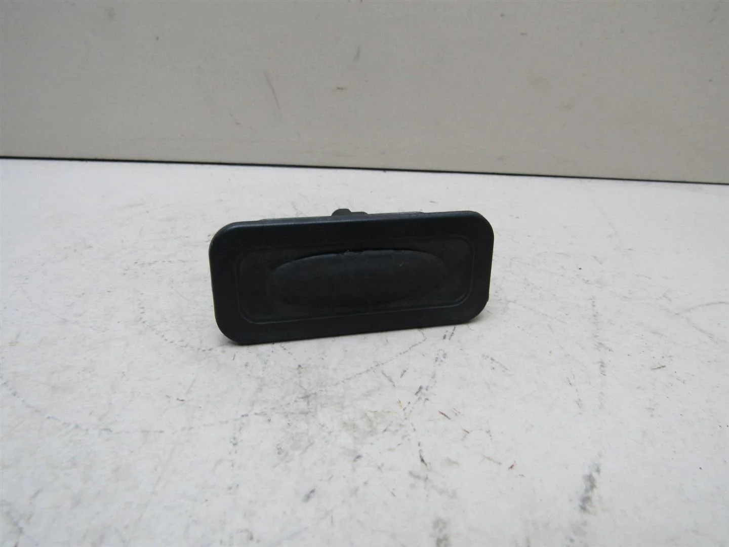 Кнопка открывания багажника Renault Megane III 2009-нв  [8200076256]  в Вологде