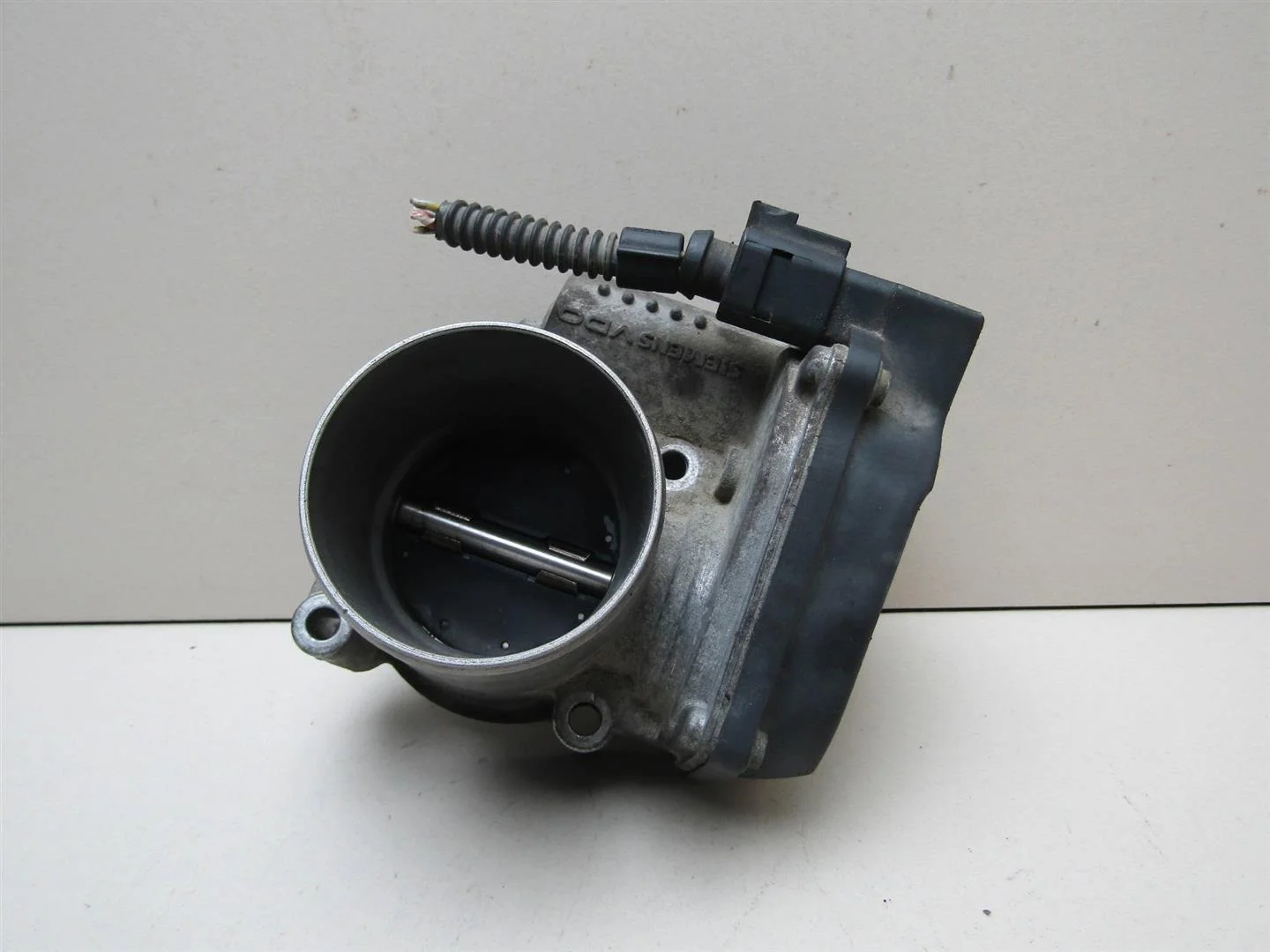 Заслонка дроссельная VW Golf VI 2009-2012  [03C133062C]  1.4 16V в Вологде