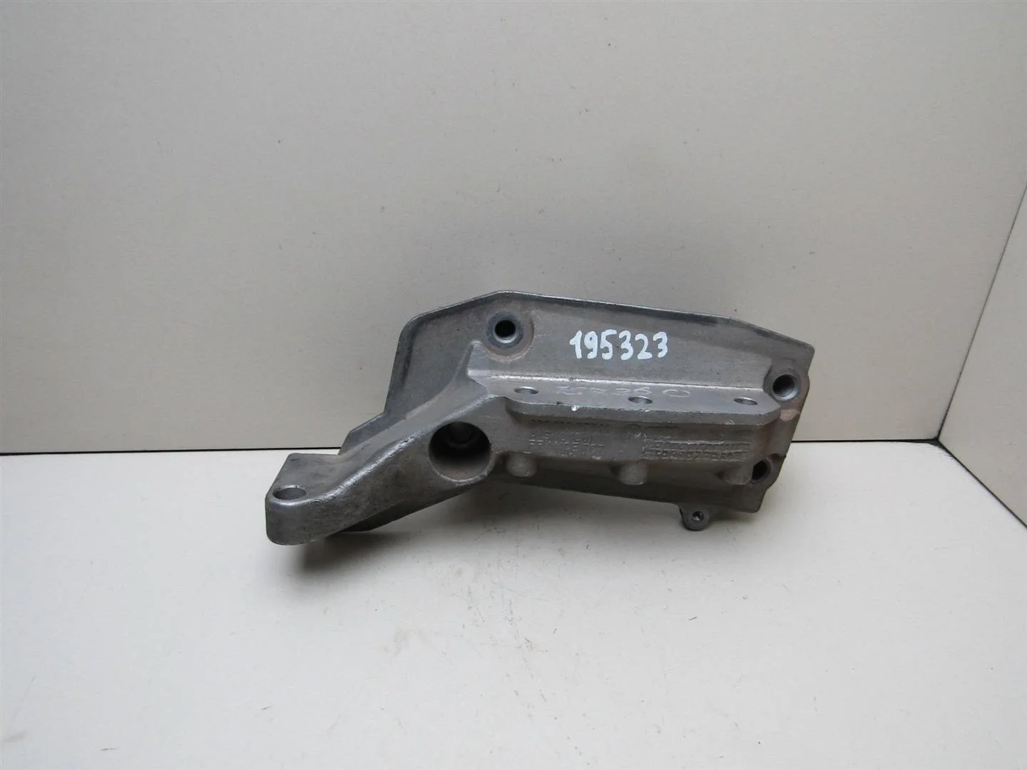 Кронштейн двигателя правый VW Polo 2001-2009  [036199275M]  в Вологде