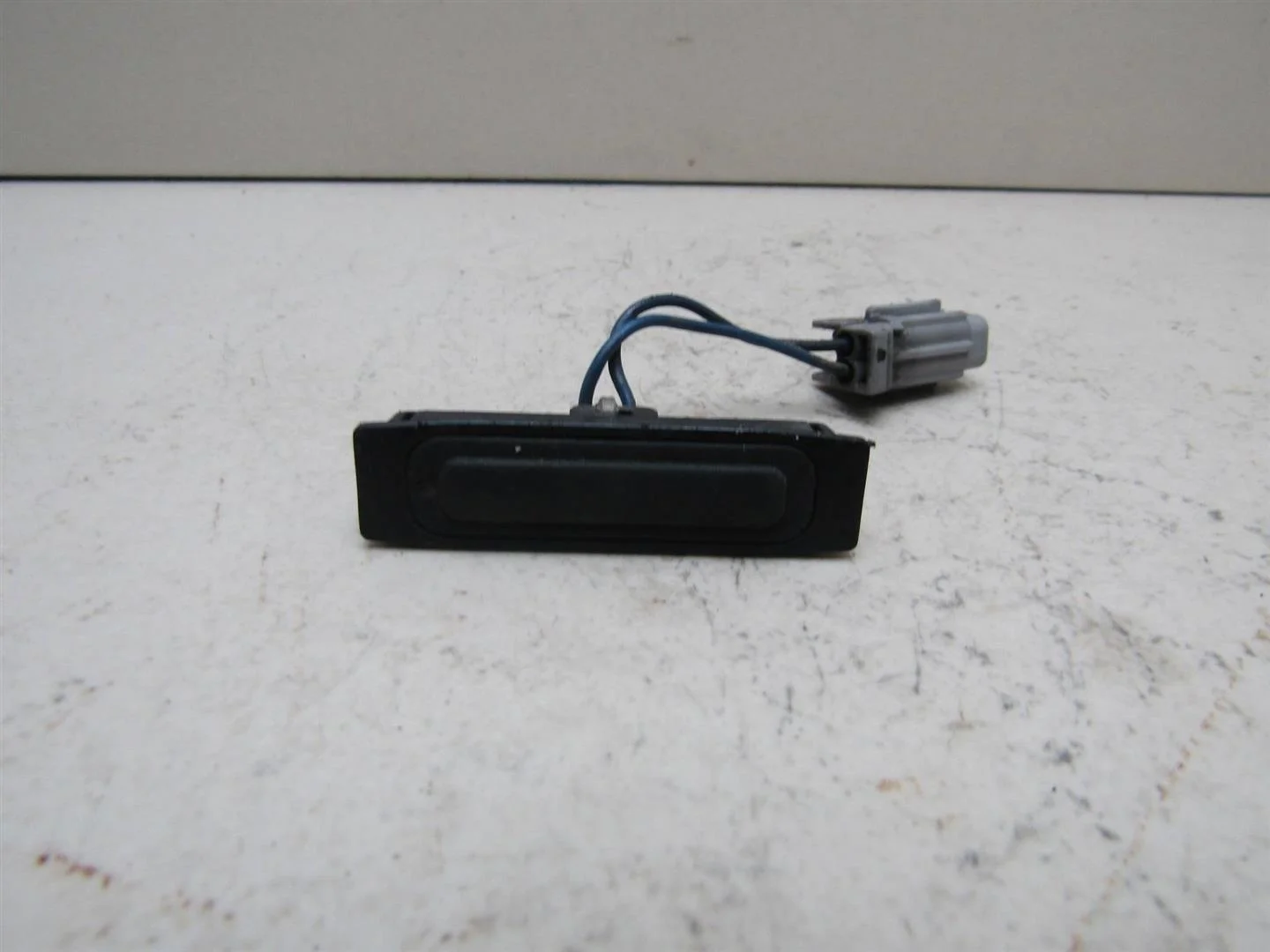 Кнопка открывания багажника Nissan Note (E11) 2006-2013  [253809U00A]  в Вологде