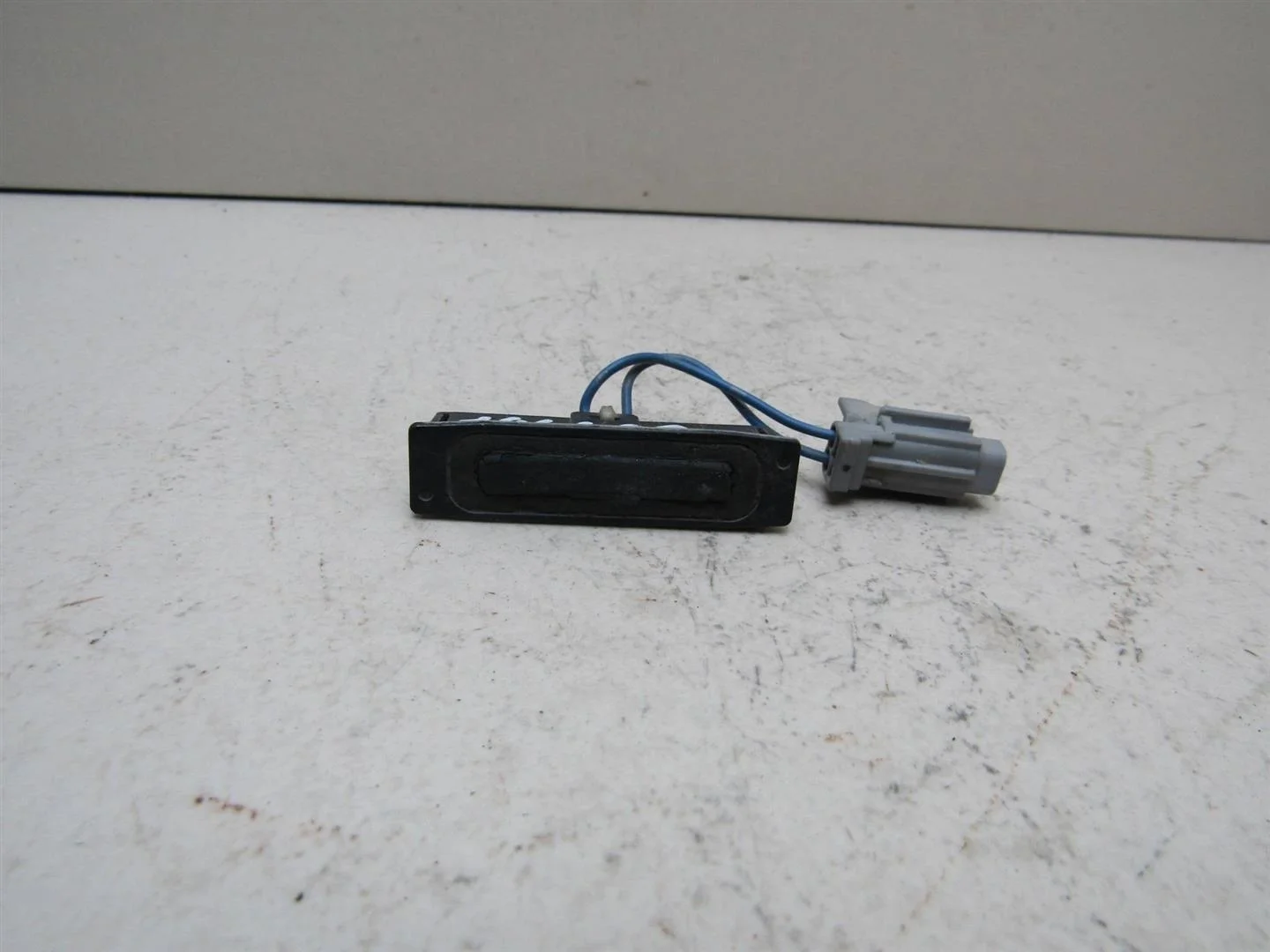 Кнопка открывания багажника Nissan Note (E11) 2006-2013  [253809U00A]  в Вологде