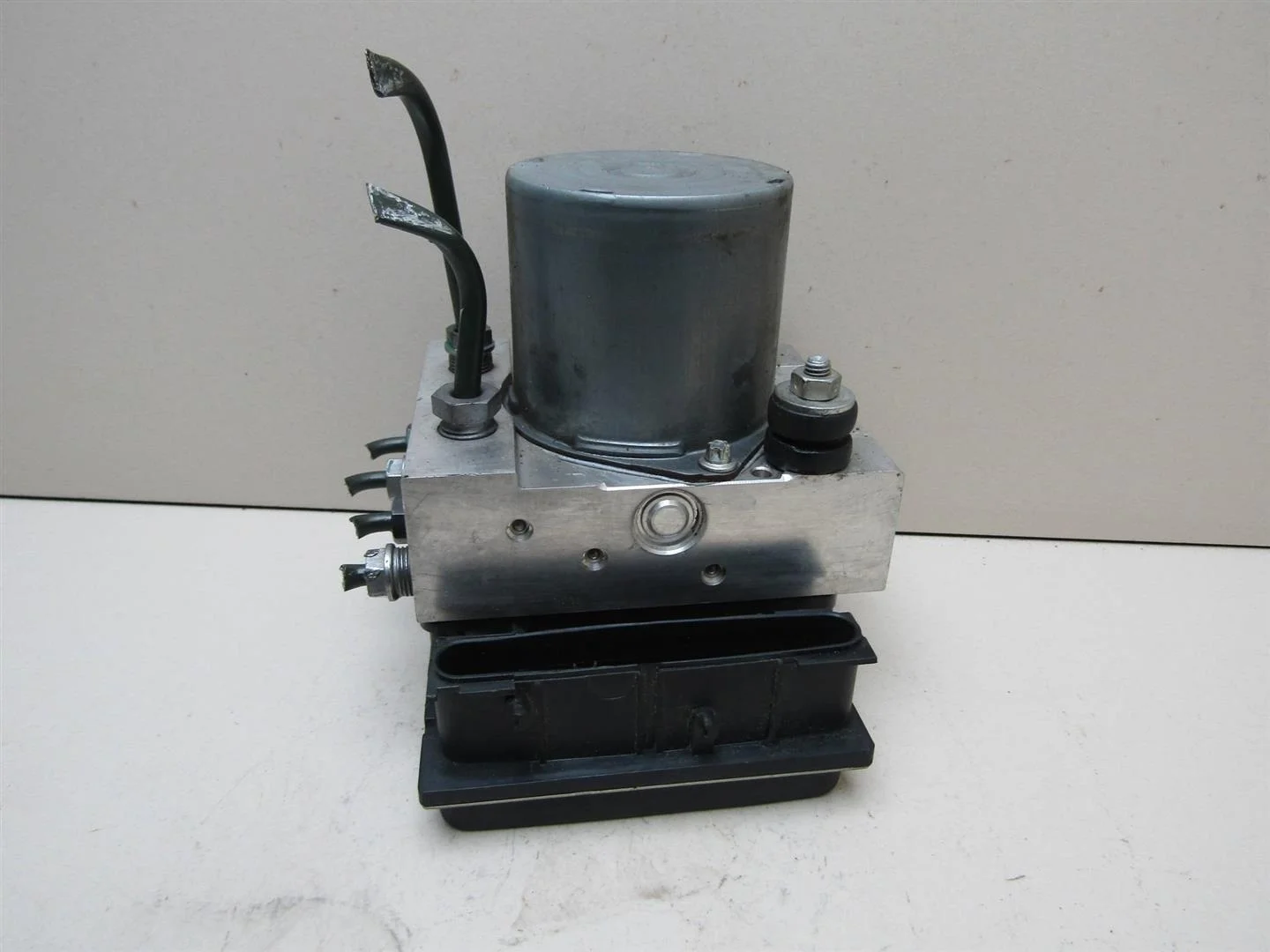 Блок ABS (насос) Land Rover Discovery III 2004-2009  [SRB500440]  2.7 в Вологде