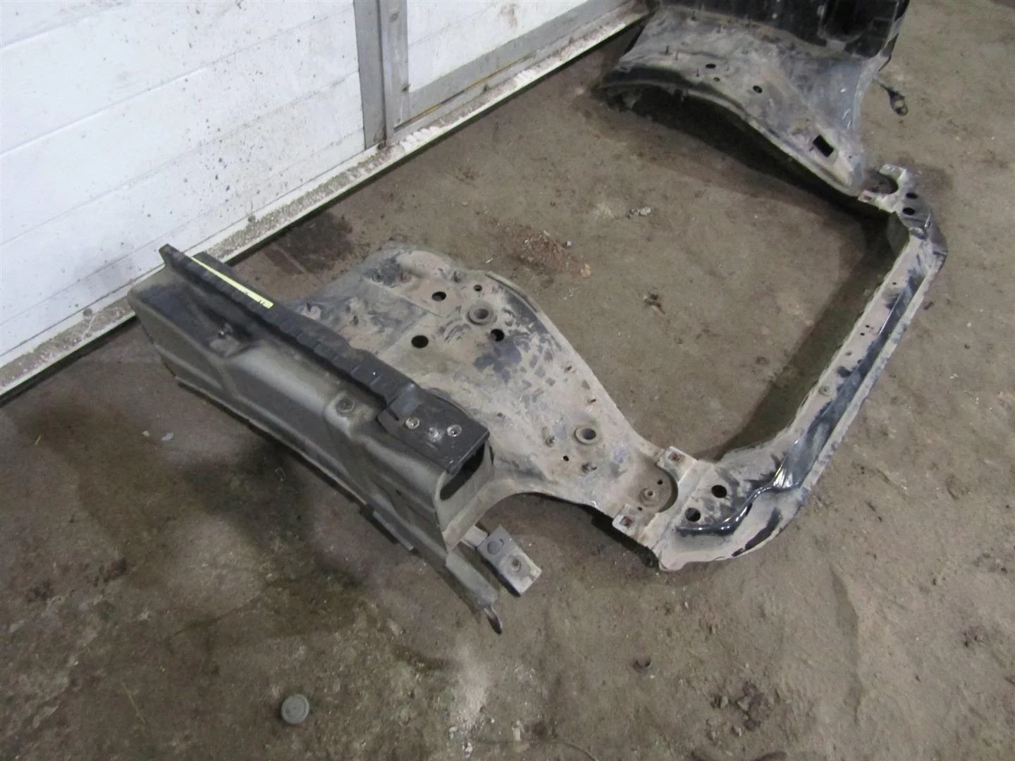 Балка передняя поперечная Land Rover Discovery III 2004-2009  [ABC780060 ]  2.7 в Вологде