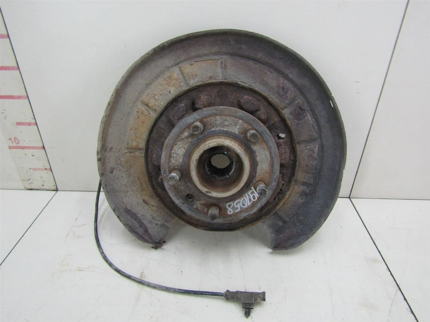 Кулак поворотный задний левый Land Rover Discovery III 2004-2009  [RLH500030]  2.7 в Вологде