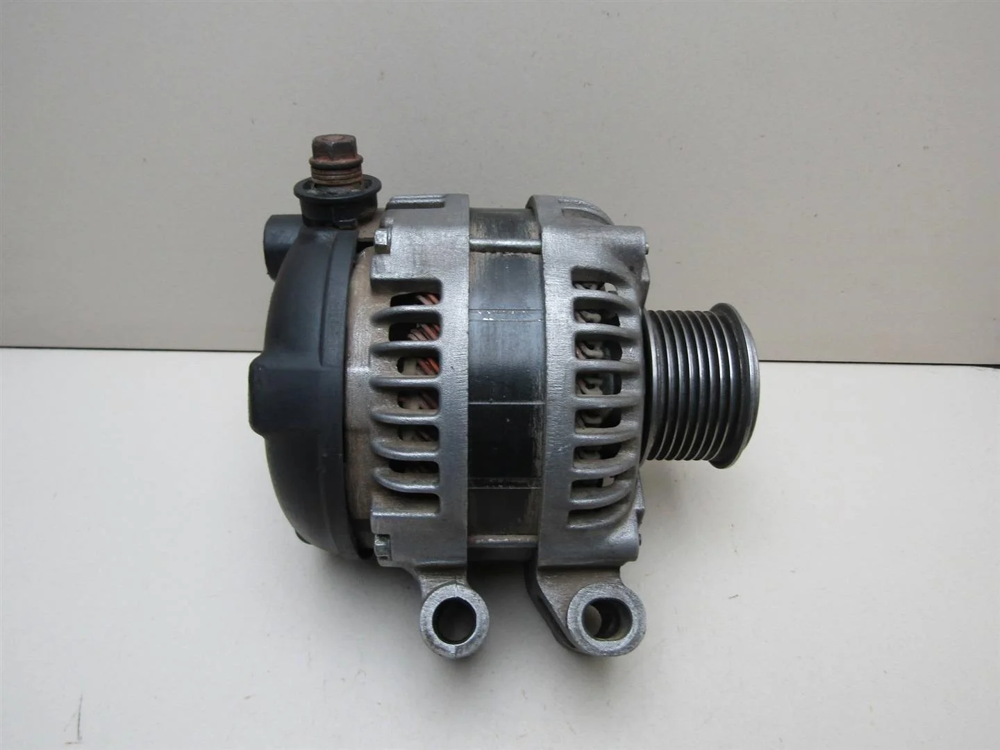 Генератор Land Rover Discovery III 2004-2009  [YLE500200]  2.7 в Вологде