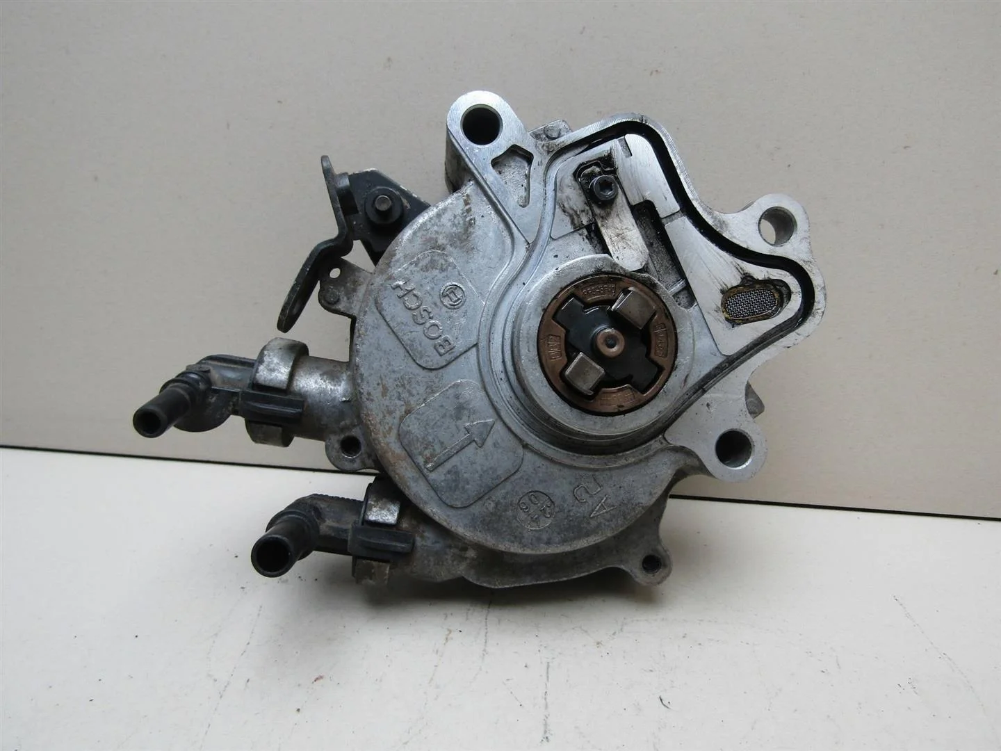 Насос вакуумный Land Rover Discovery III 2004-2009  [LR006649]  2.7 в Вологде