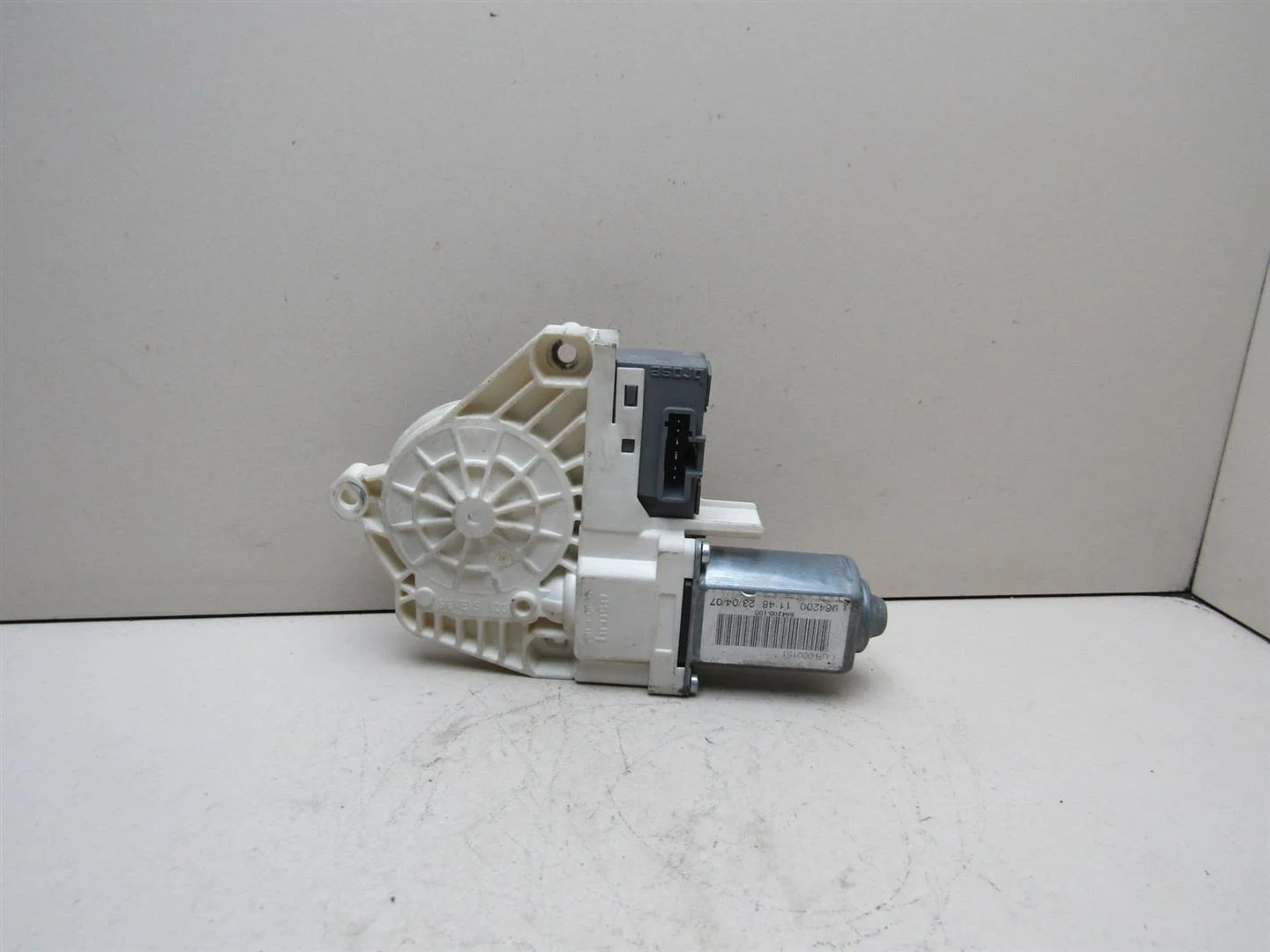 Моторчик стеклоподъемника Land Rover Discovery III 2004-2009  [CUR000151 ]  2.7 в Вологде