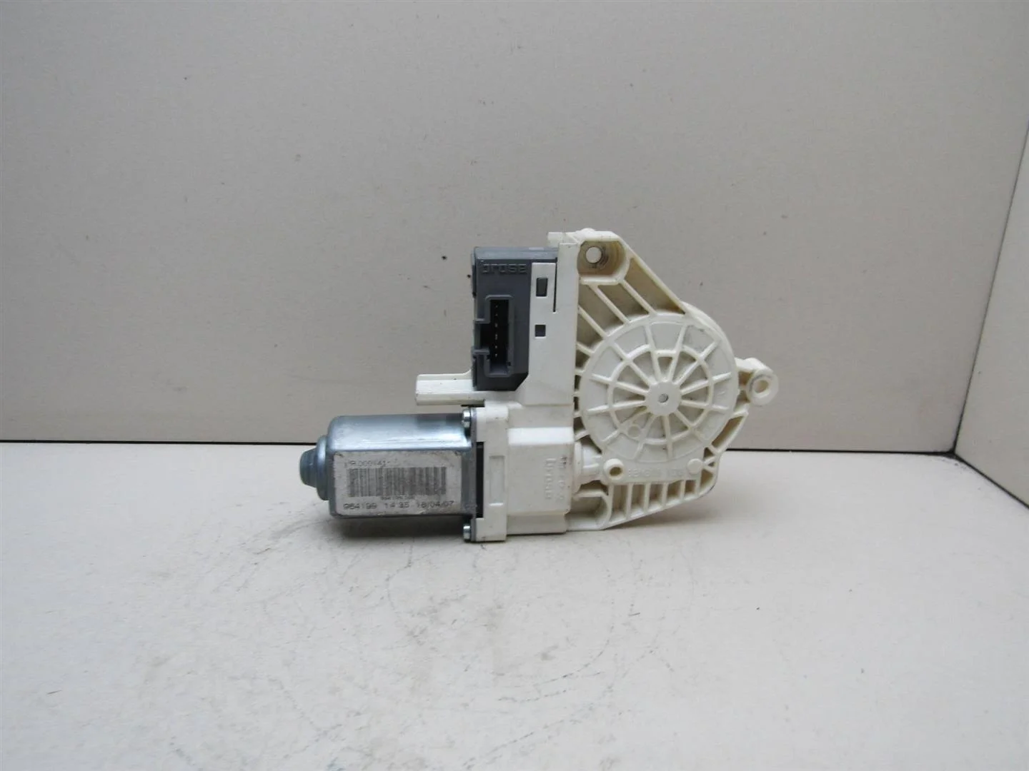 Моторчик стеклоподъемника Land Rover Discovery III 2004-2009  [CUR000141]  2.7 в Вологде