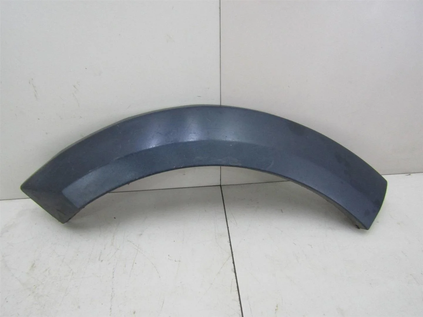 Накладка заднего крыла правого Land Rover Discovery III 2004-2009  [DFK000045PCL]  2.7 в Вологде