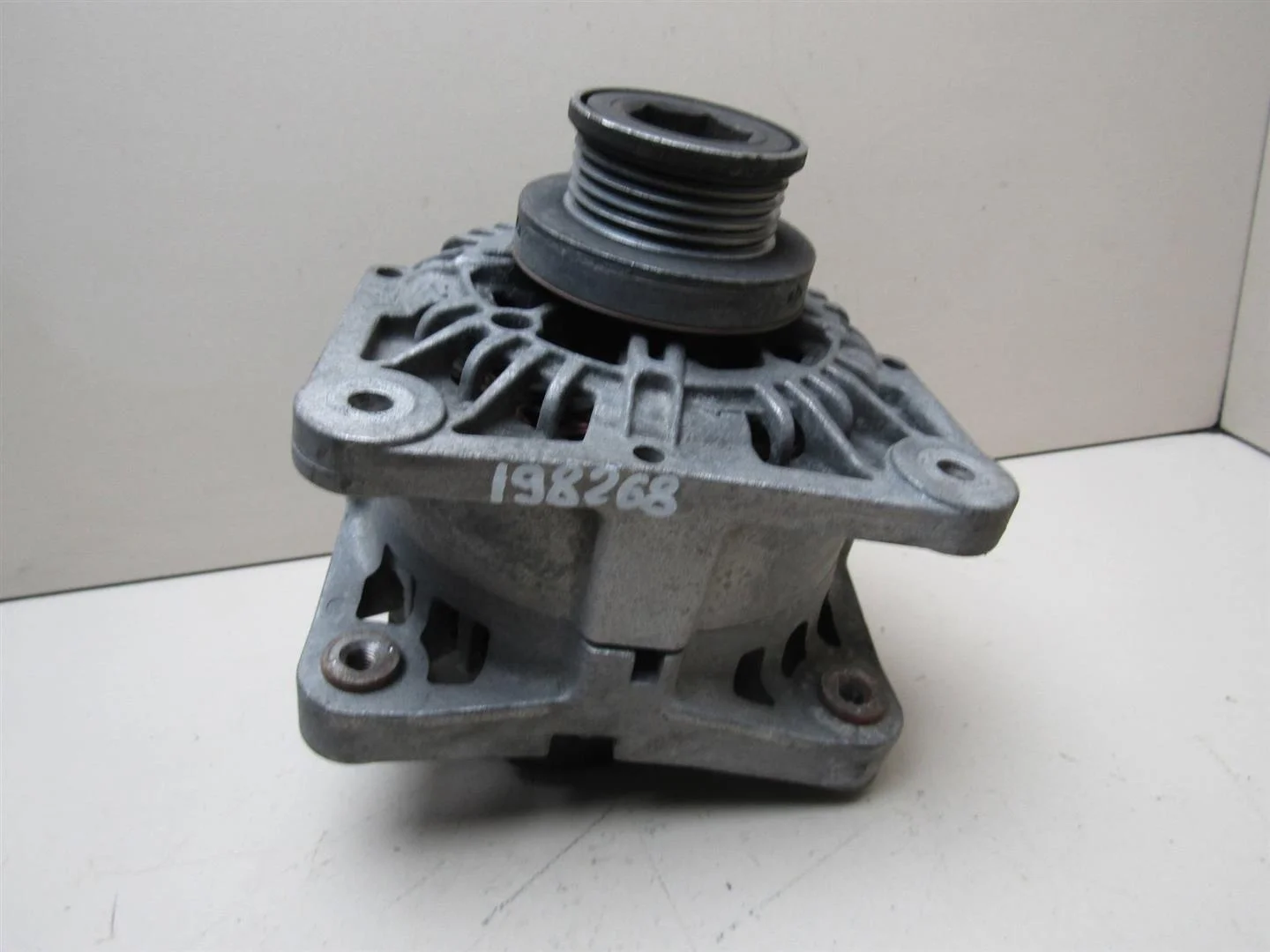 Генератор Renault Megane II 2002-2009  [8200100907]  1.4 1.6 1.5 DCI в Вологде