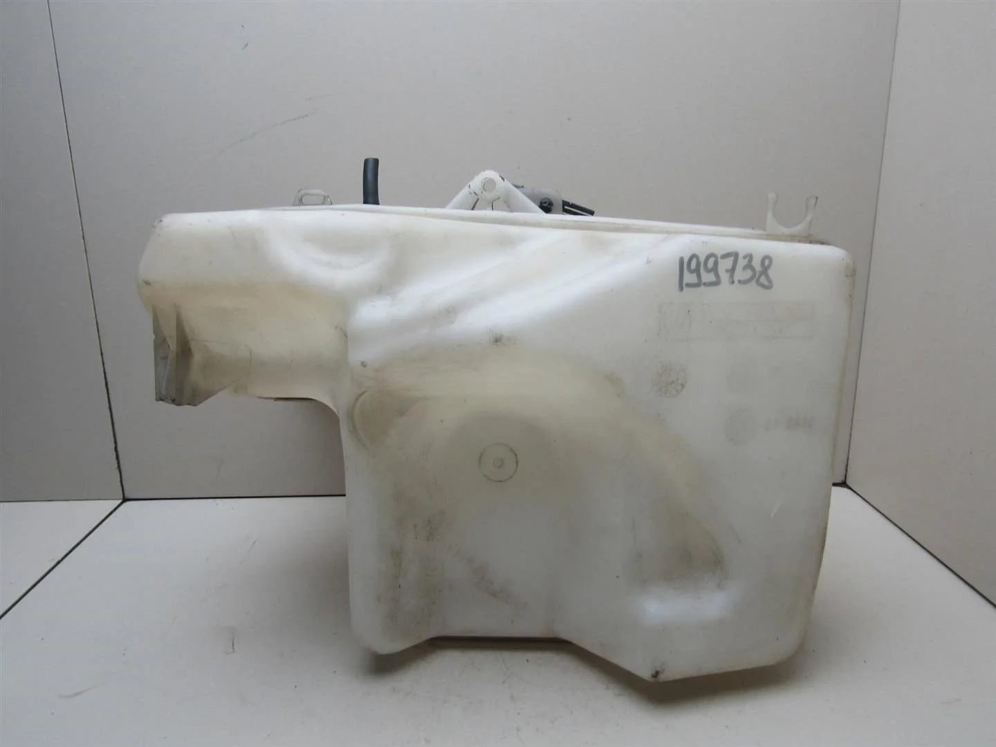 Бачок омывателя лобового стекла BMW 5-серия E60\E61 2003-2009  [61677179453]  в Вологде
