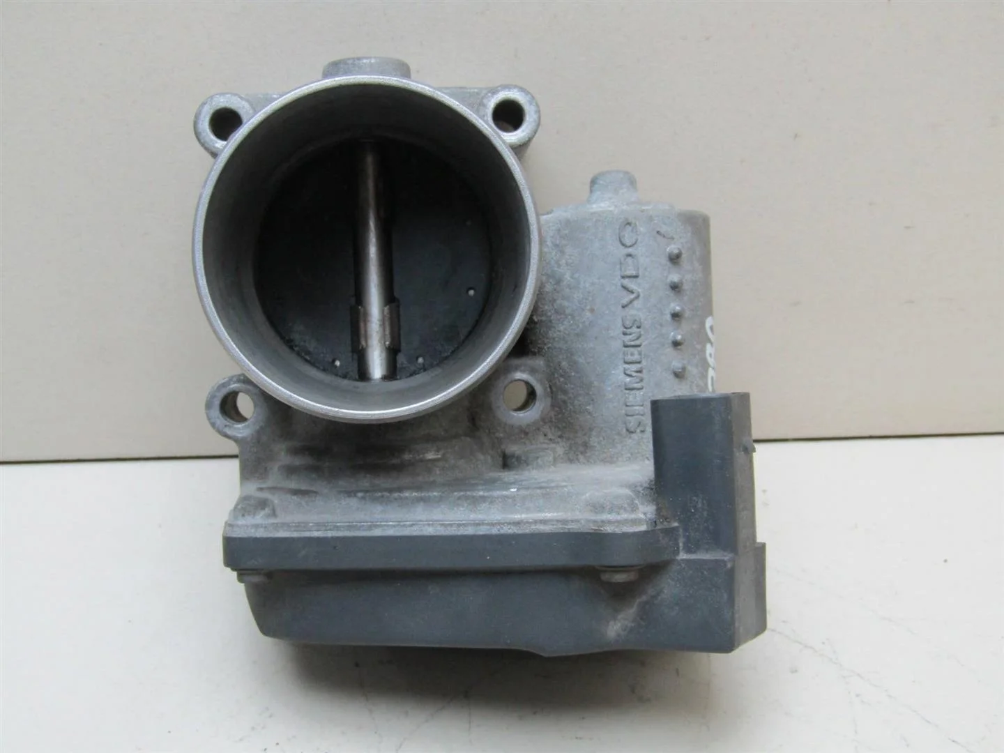Заслонка дроссельная VW Golf VI 2009-2012  [03C133062C]  1.4 16V в Вологде